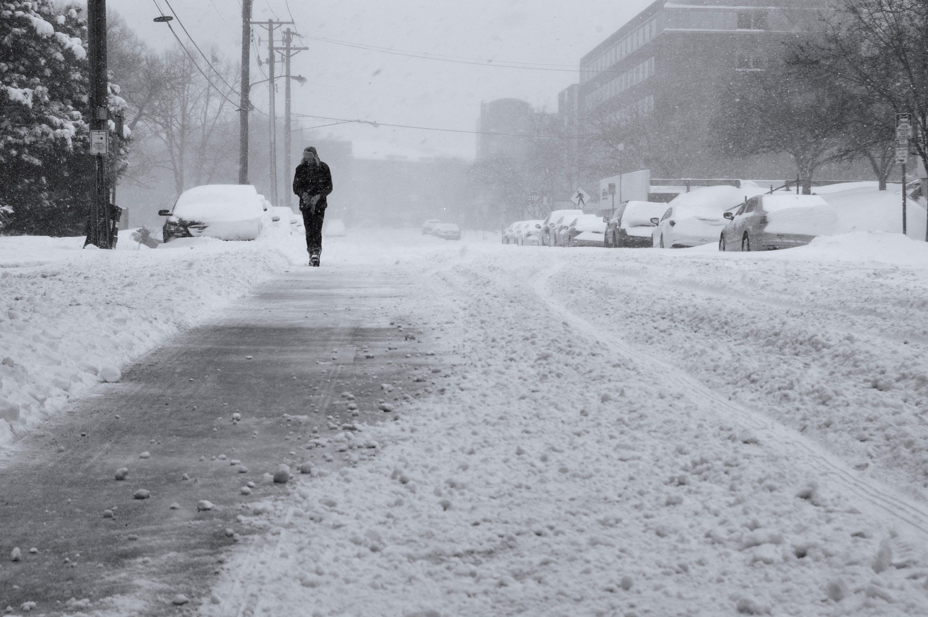 hitchhiking, 2K, health, slippery, people, walking, city, frost, blizzard, ice, transportation system, fog, weather, transportation, architecture, adult, HD Wallpaper