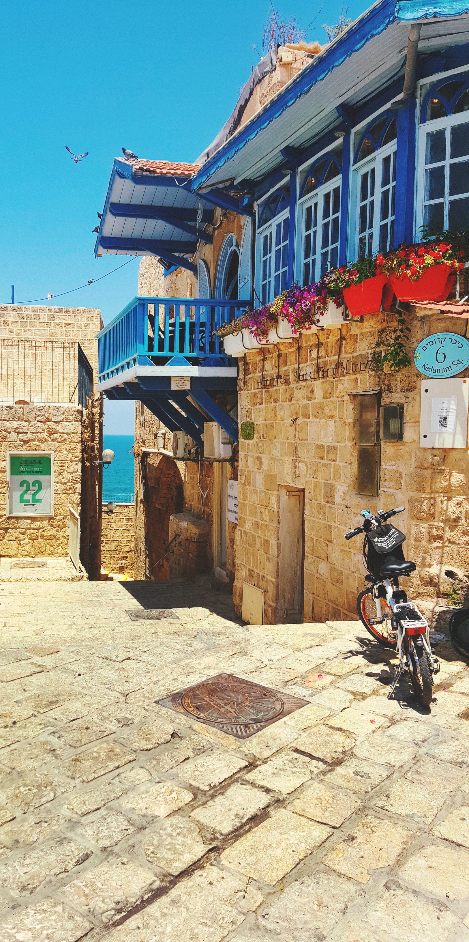 day, 2K, outdoors, tel aviv-yafo, city, footpath, sky, nature, israel, paving stone, mode of transportation, street, sea, shadow, jaffa, building exterior, Phone HD Wallpaper