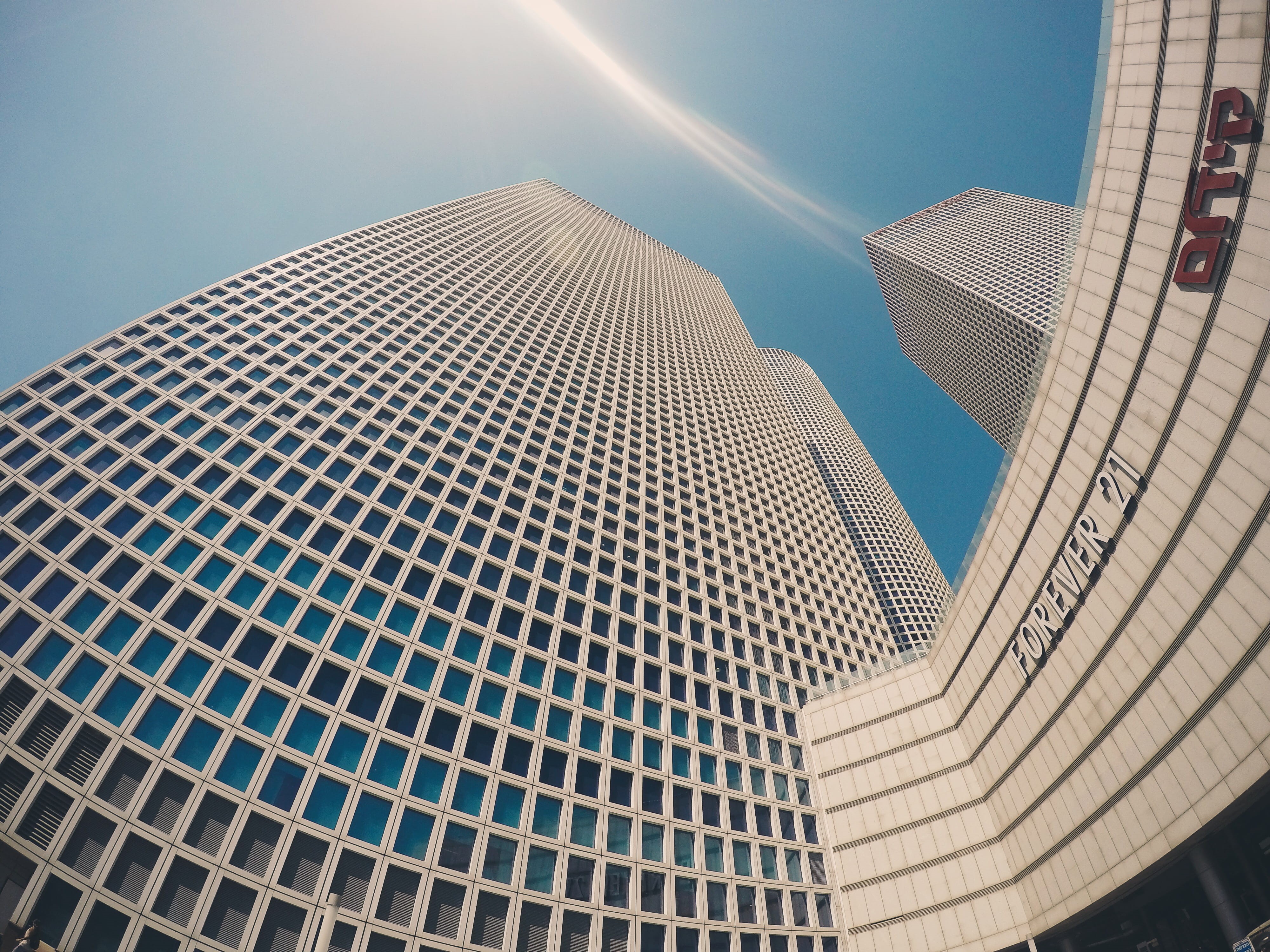 sunlight, reflection, low angle view, tower, tall - high, finance, israel, 4K, cityscape, office, sky, azrieli center, directly below, tel aviv-yafo, day, HD Wallpaper