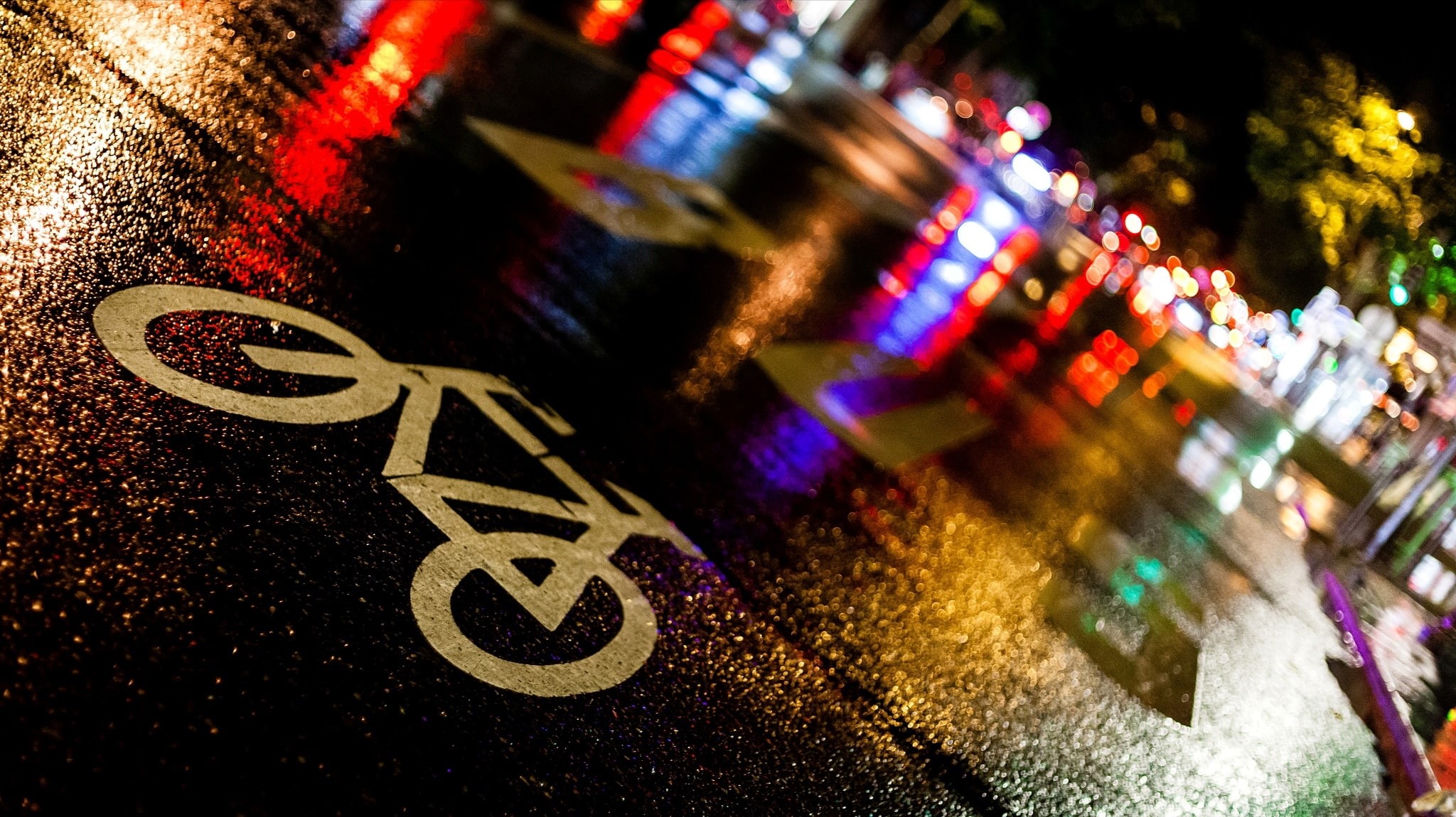 road, tilt, architecture, rain, wheel, close-up, no people, communication, focus on foreground, motion, illuminated, city street, city, bicycle, wet, 1080P, HD Wallpaper