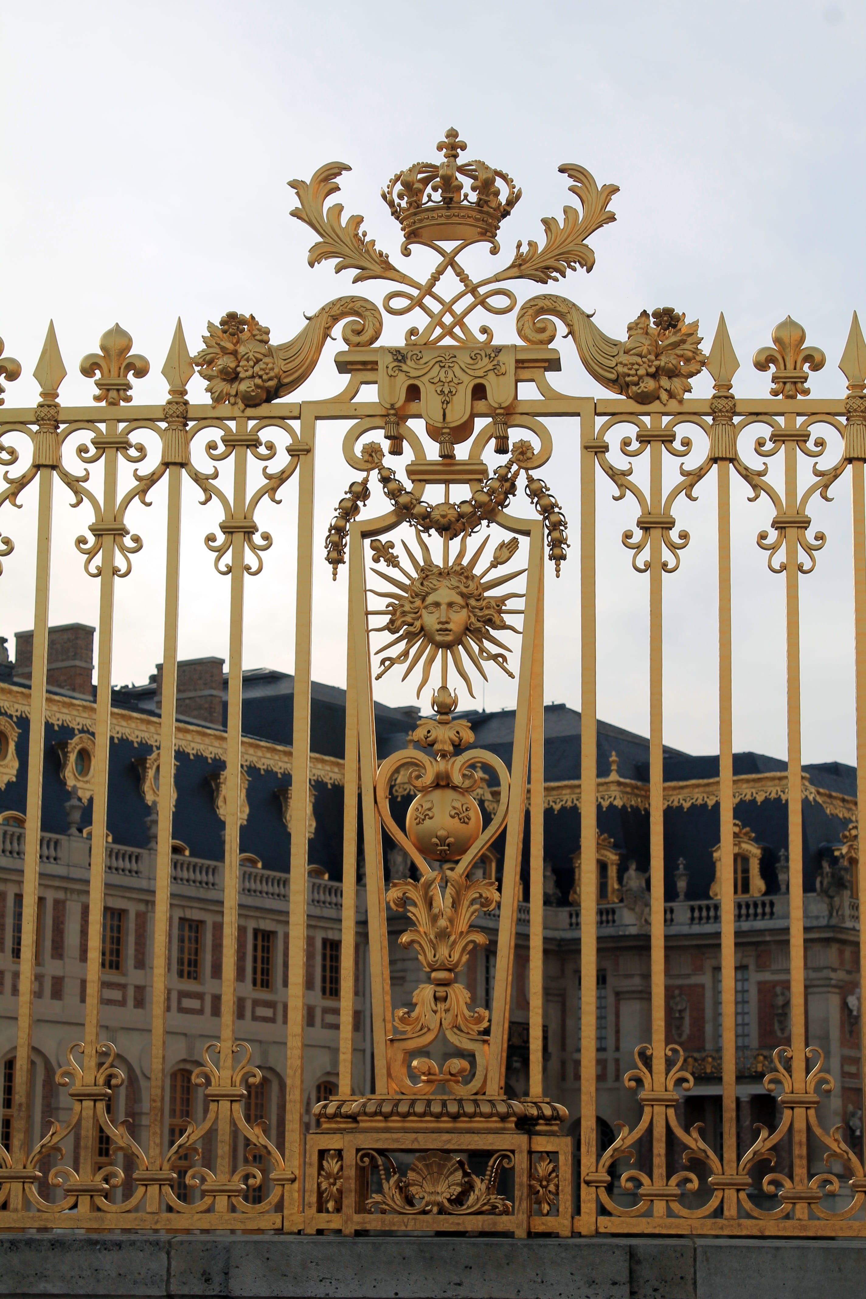 human representation, city of versailles, low angle view, history, ornate, grid, representation, 4K, sun, château de versailles, castle, building exterior, Phone HD Wallpaper
