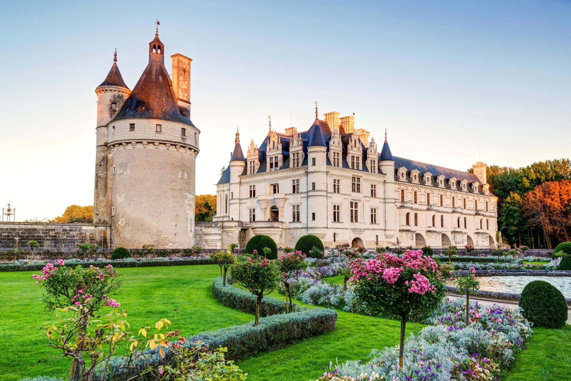 the past, built structure, castle, Castles, tree, 1080P, history, sky, Flower, tower, building exterior, tourism, hedge, day, France, clear sky, formal garden, HD Wallpaper