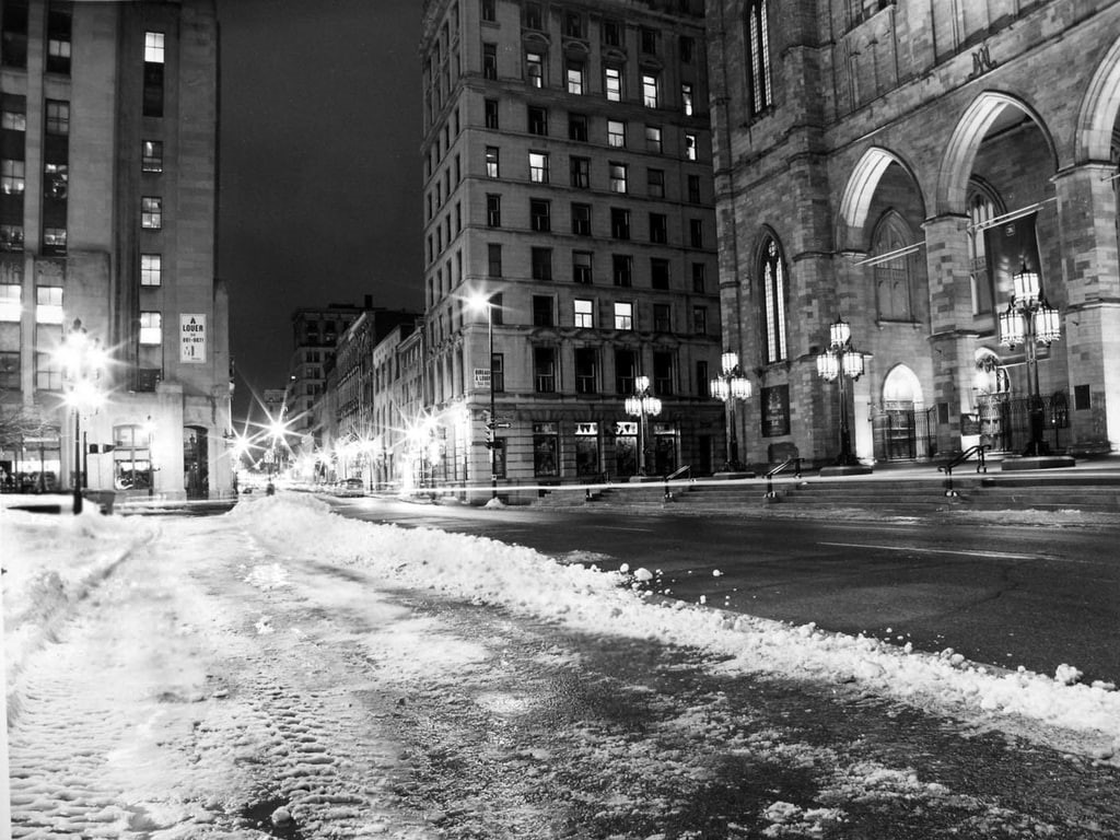 picture, white, cityscape, winter, street, lights, 480P, bw, buildings, filled, water, snow, black, hd, road, HD Wallpaper