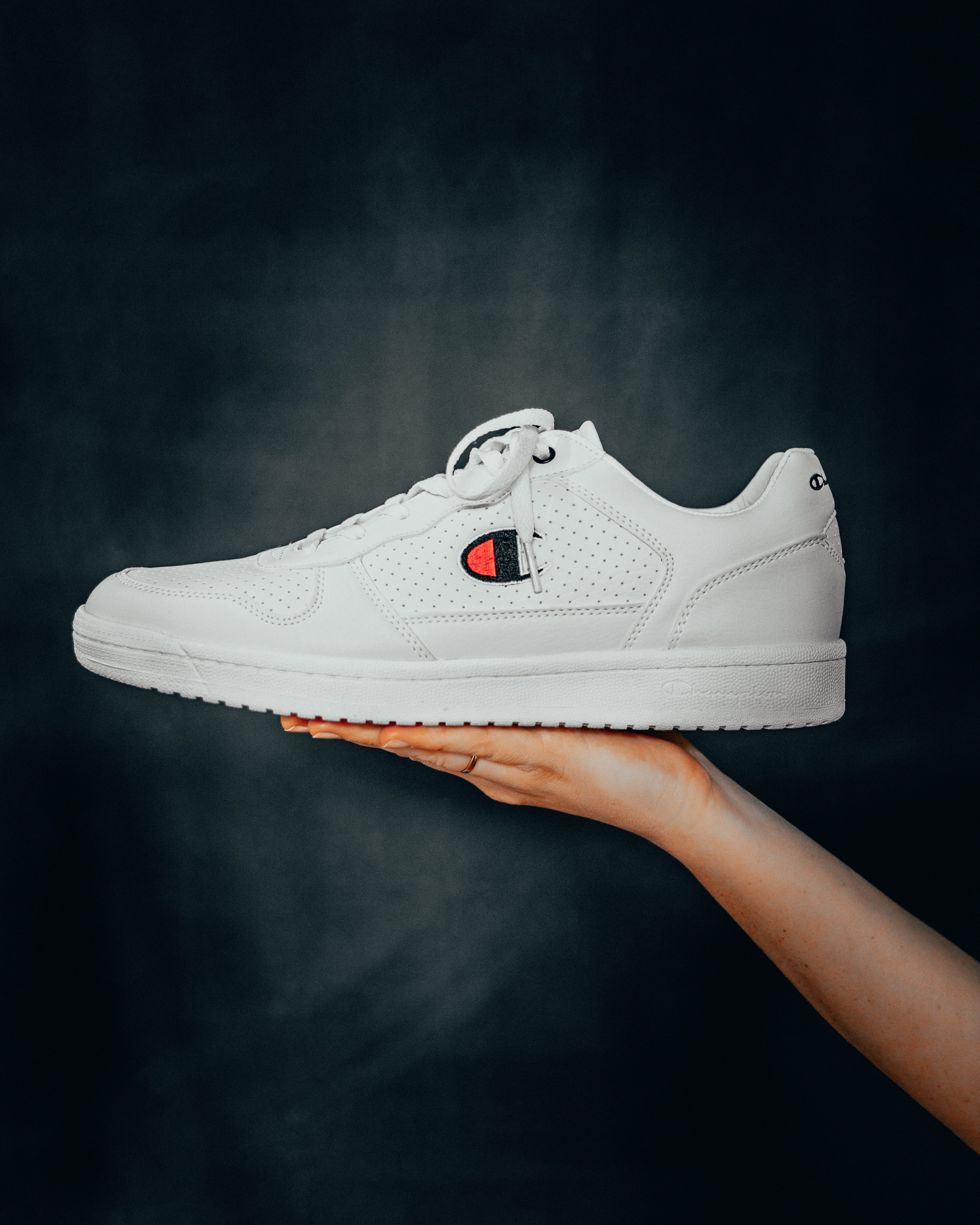 close-up, lifestyles, human, shoe, leisure activity, studio shot, photography, human hand, apparel, 5K, footwear, produkt, sneaker, person, produktfotografie, Phone HD Wallpaper