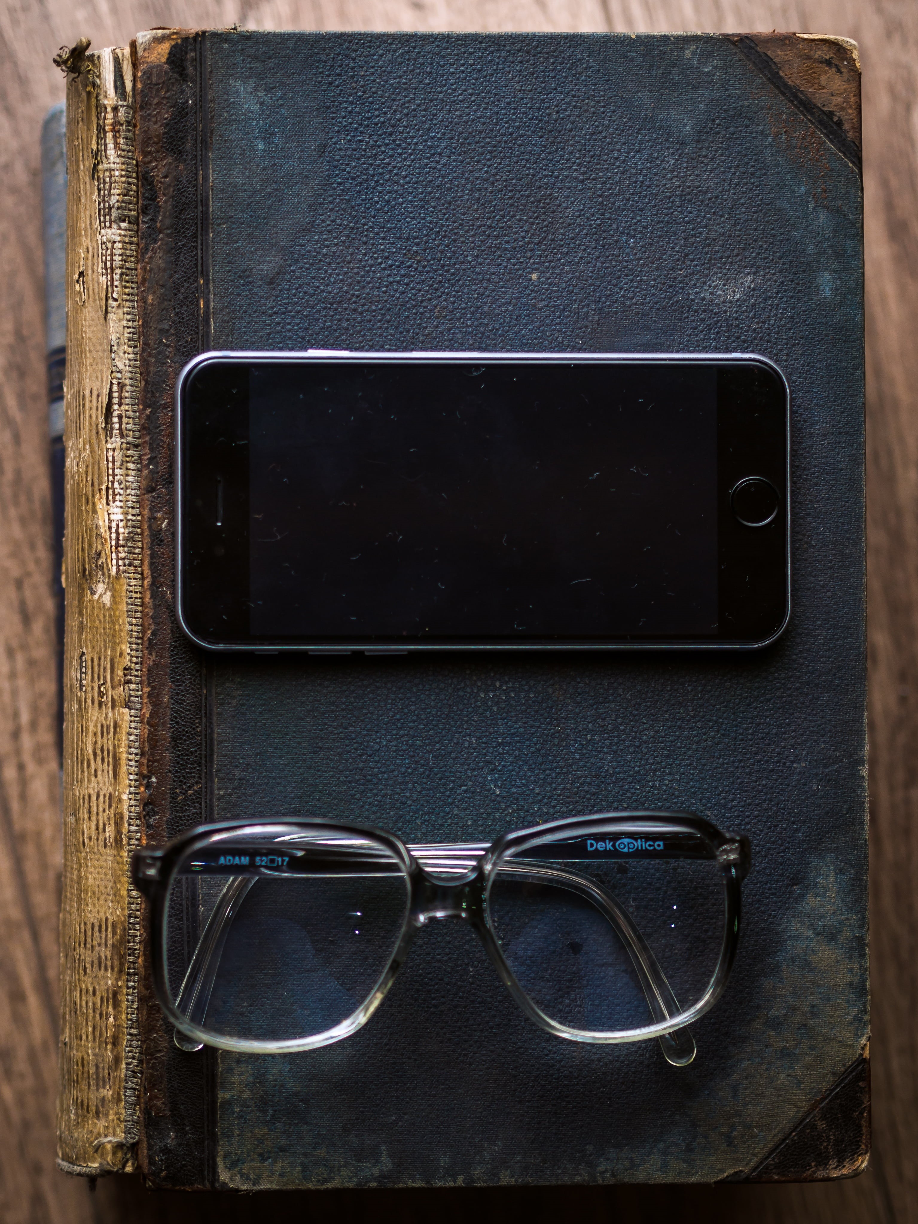 brown, open, closeup, fashion, stack, technology, screen, wall, study, reading, internet, book, table, device, portable information device, device screen, Phone HD Wallpaper