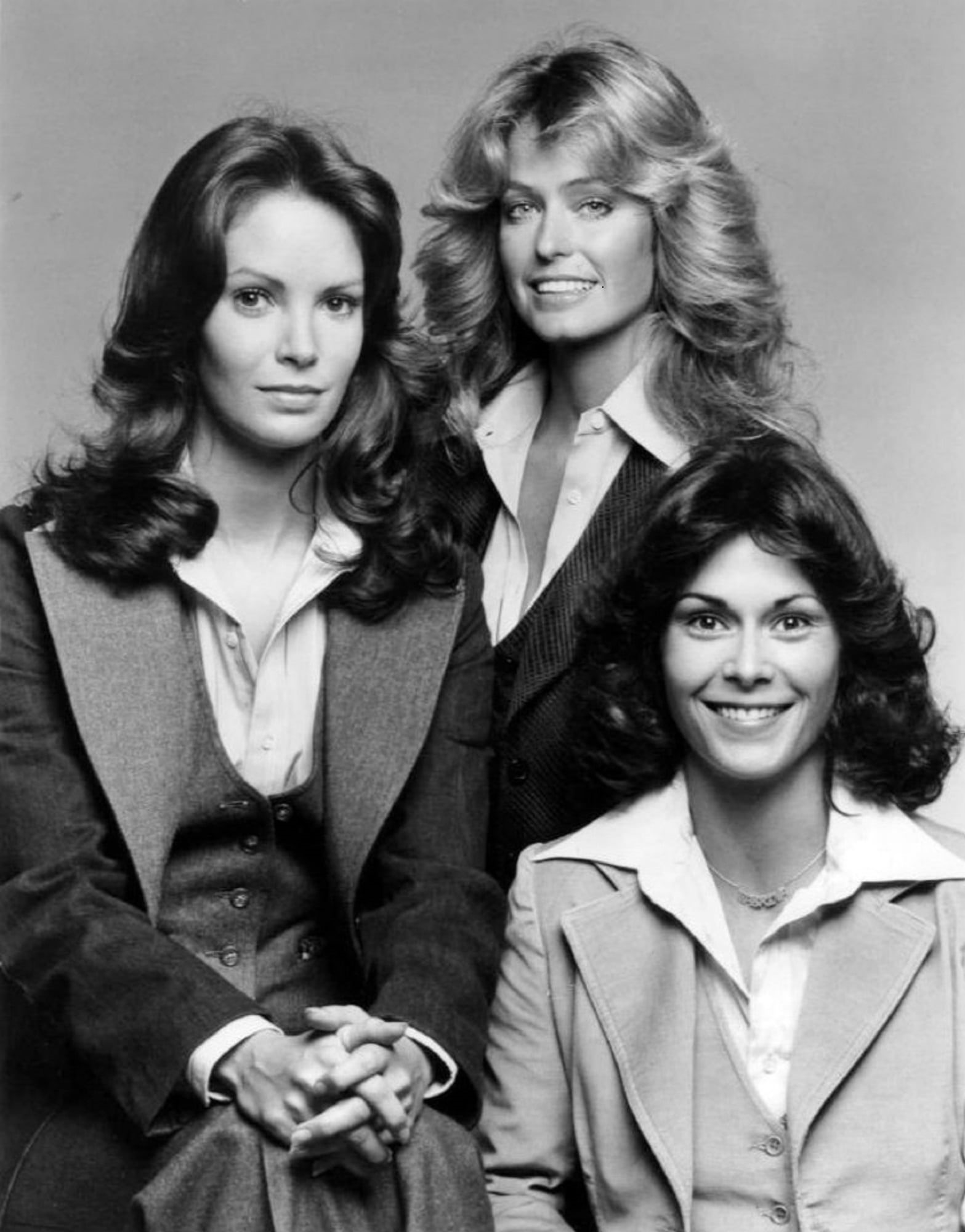 farrah fawcett-majors, togetherness, jaclyn smith, couple - relationship, actresses, photo, teenager, suit, retro styled, characters, women, three, hairstyle, Phone HD Wallpaper