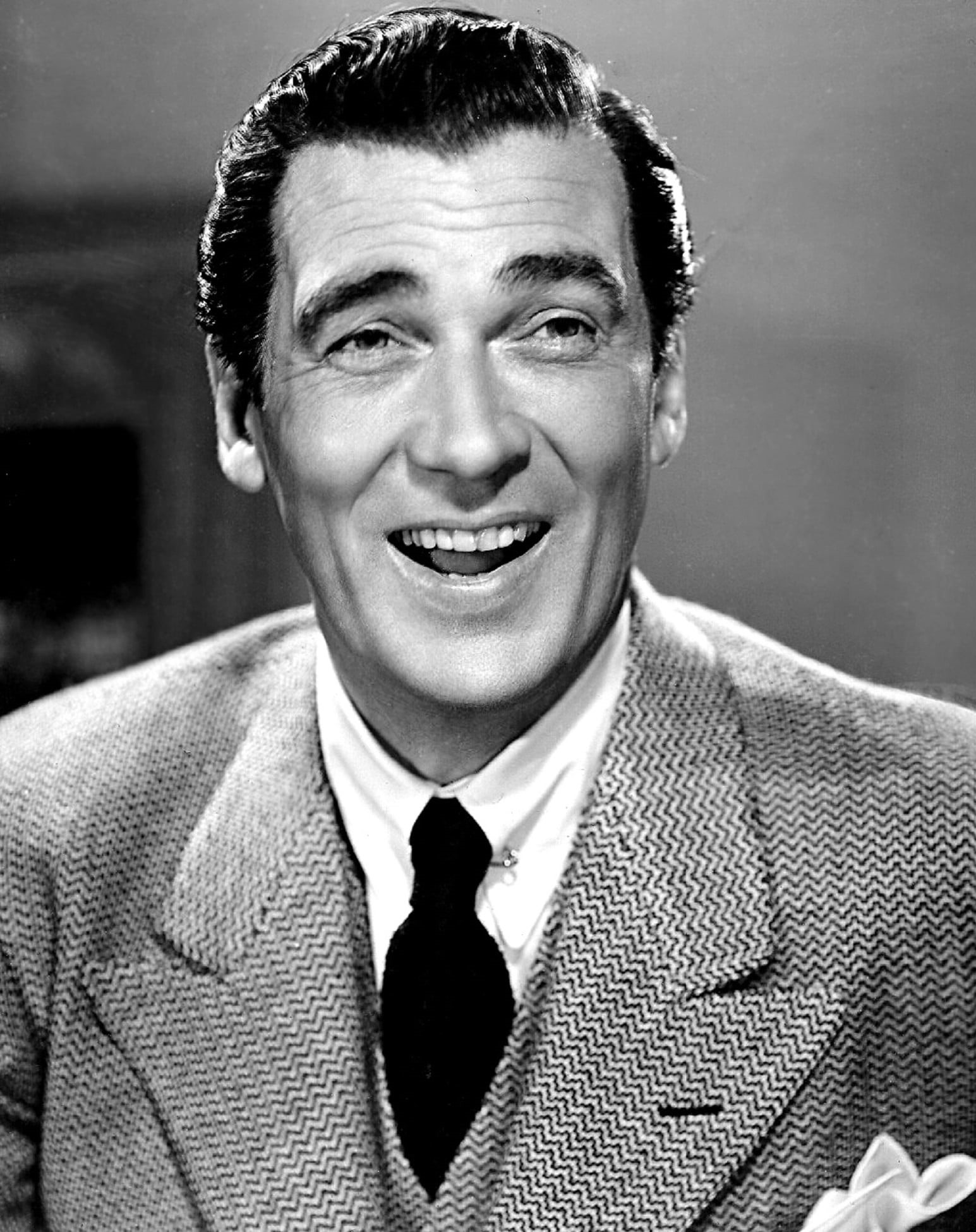 motion pictures, people, businessman, business person, stage, looking At Camera, movies, well-dressed, time, television, one Person, smiling, toothy smile, Phone HD Wallpaper