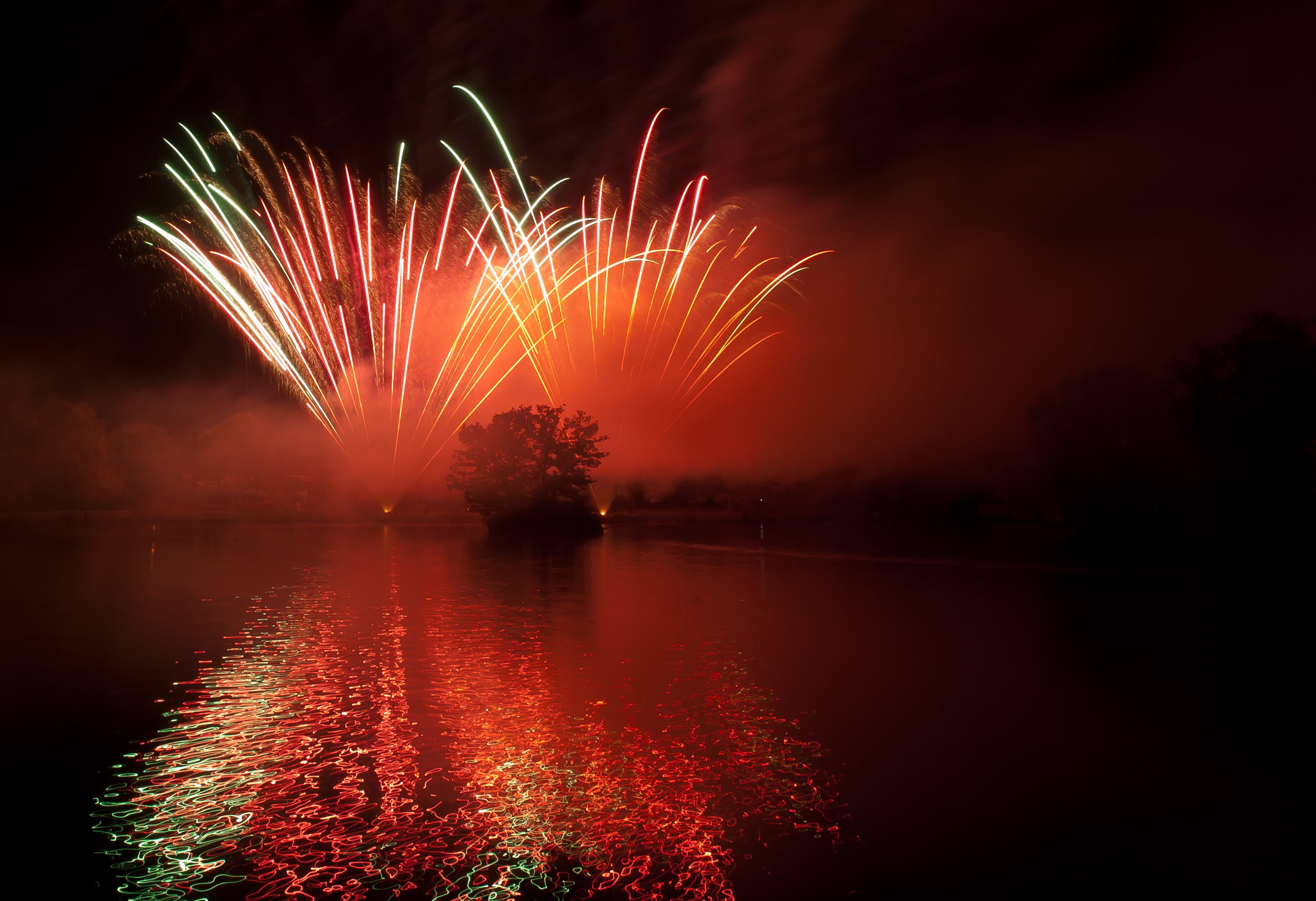 digital-camera, explosion, nighttime, family, celebration, colourful, gunpowder, SLR, photo, digital-slr, charity, night, Essex, Round Table, reflection, HD Wallpaper