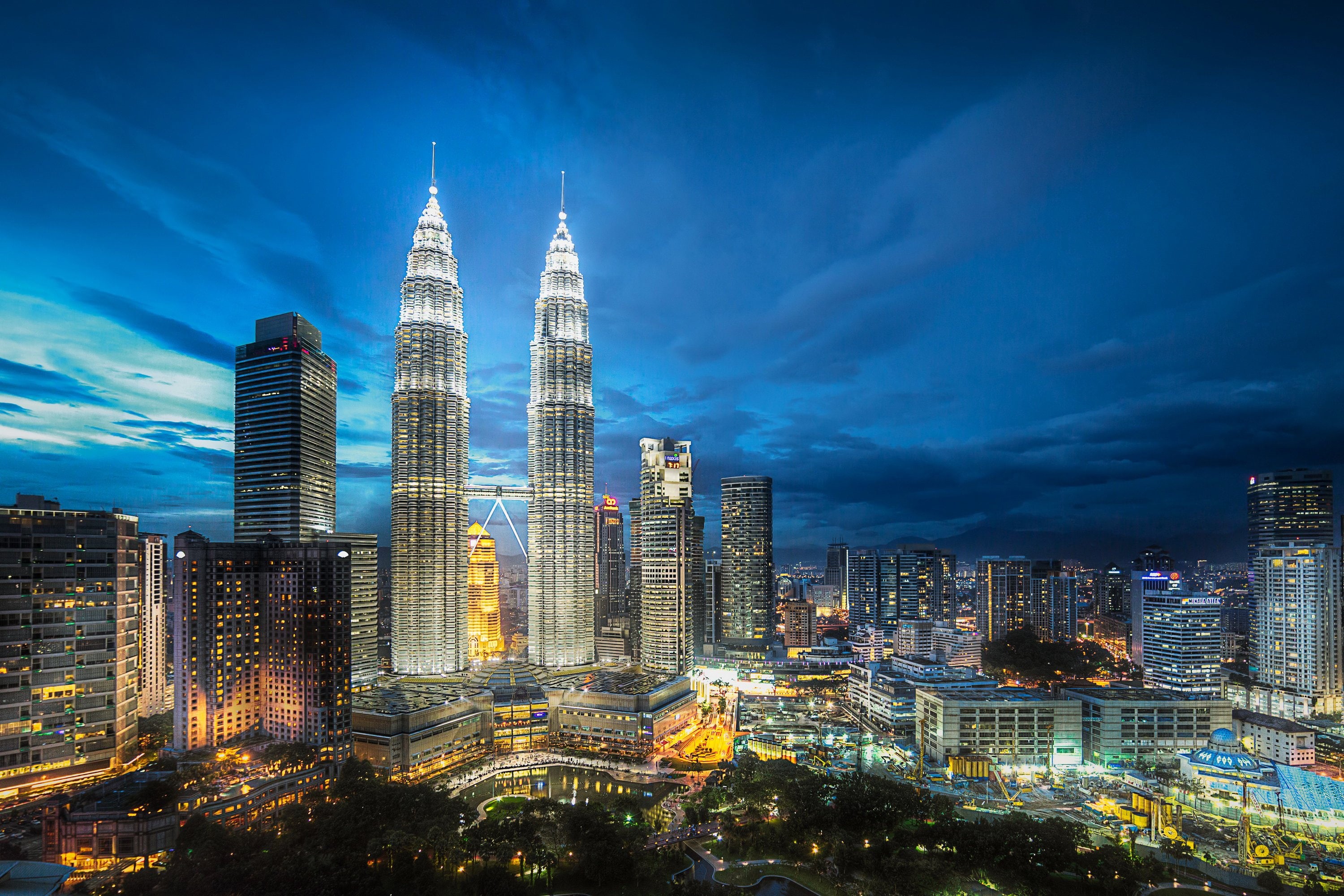 skyscrapers, petronas, cities, night, houses, kuala, megapolis, tower, lumpur, malaysia, 2K, HD Wallpaper