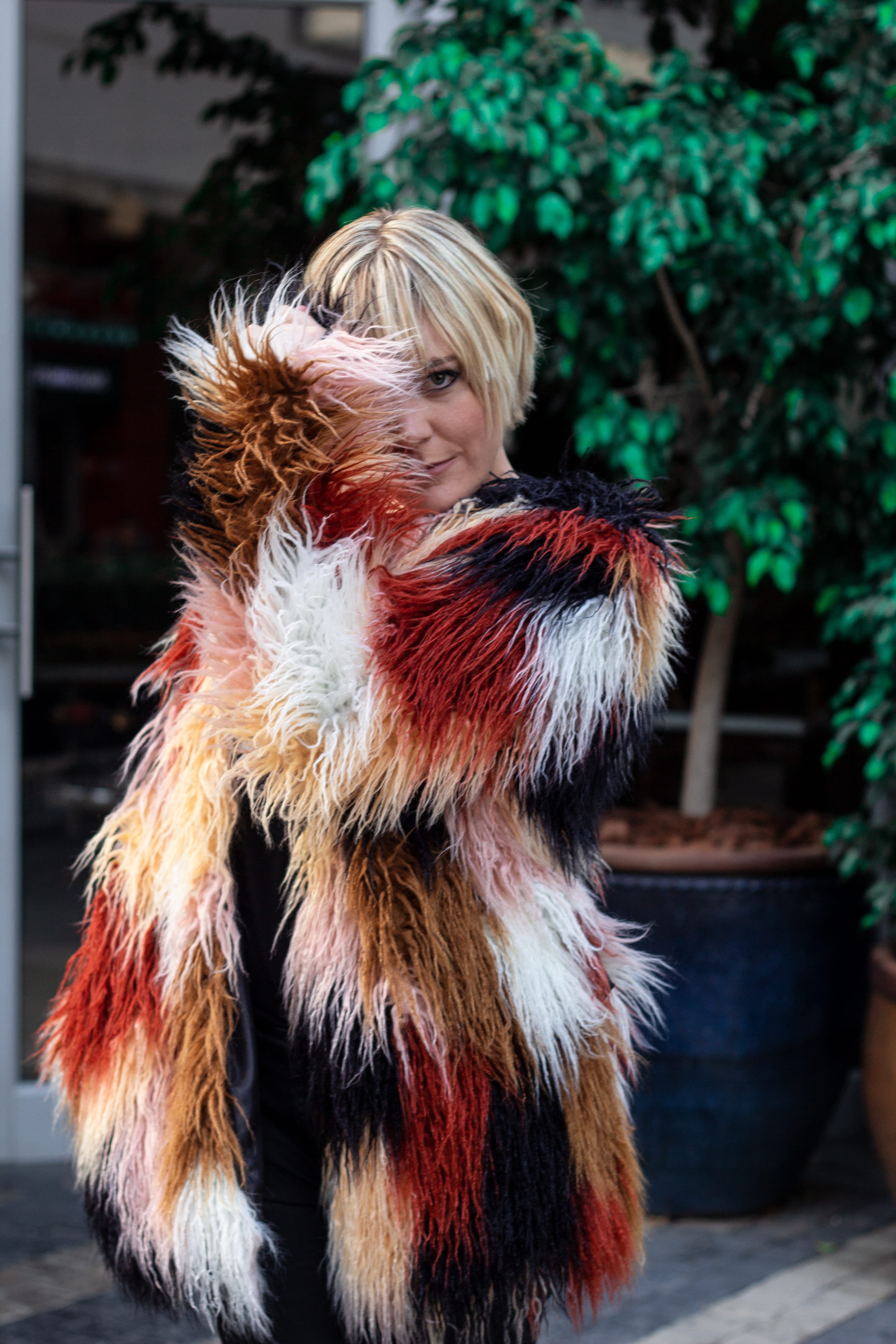 fashion, front view, person, blond hair, costume, black, wearing, smiling, fur coat, 5K, model, adult, beautiful, one person, coat, women, day, clothing, Phone HD Wallpaper