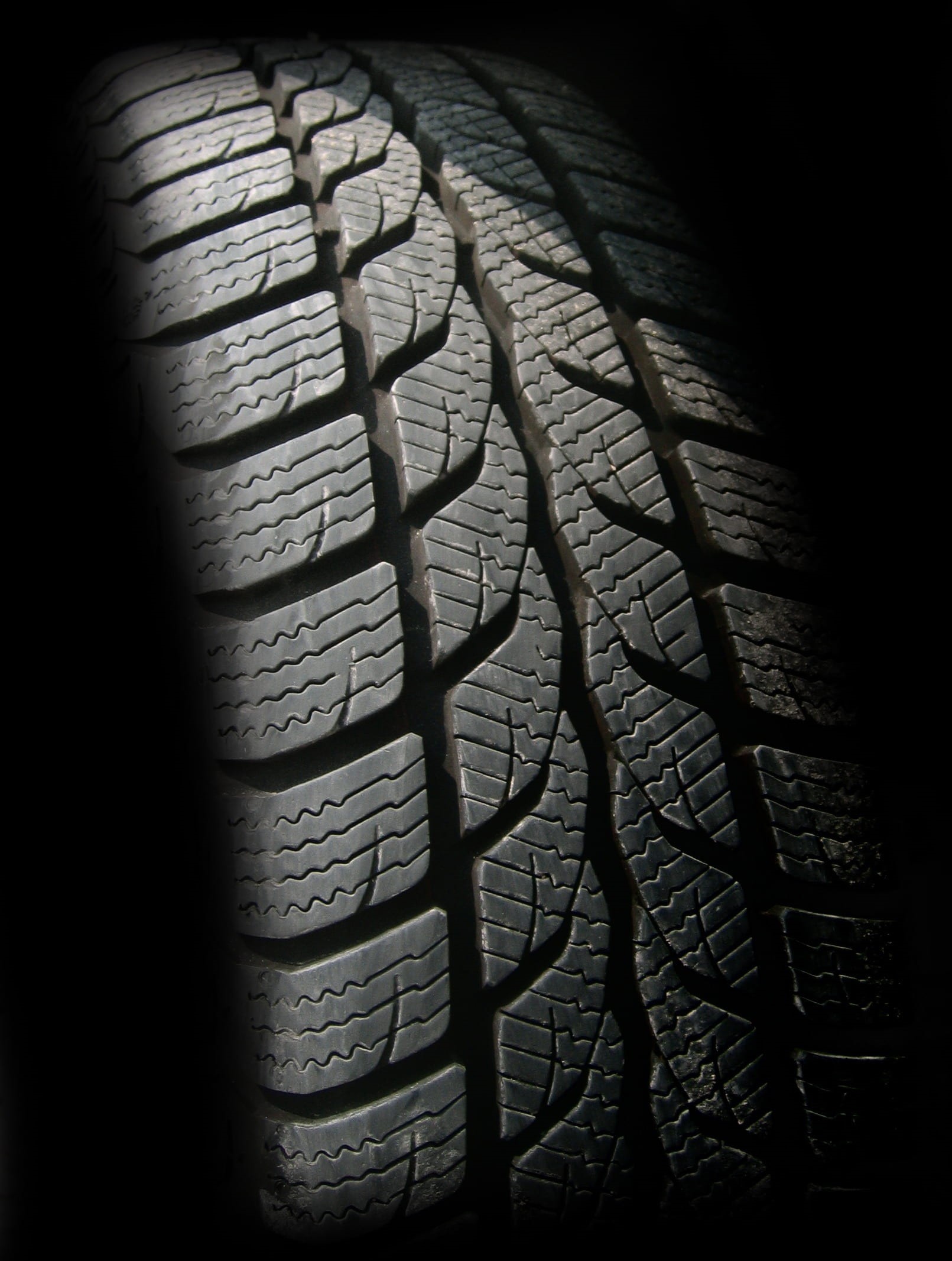 still life, snow, backgrounds, mature, wheel, duty, architecture, tire, accessories, dark, winter, nature, full frame, vehicle, profile, directional, black color, Phone HD Wallpaper