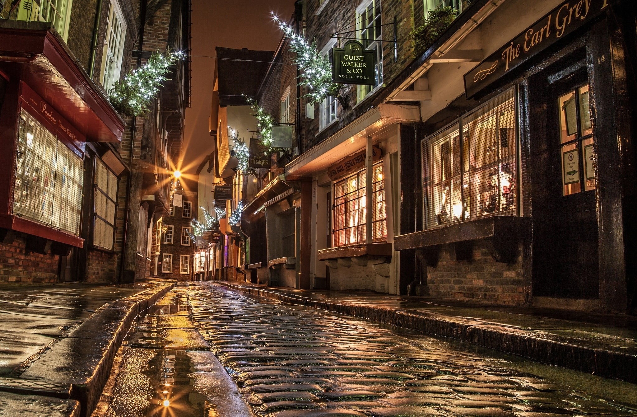europe, building Exterior, illuminated, shopping, empty, old-fashioned, city, street Light, pavement, paving, house, new year, lights, houses, city Life, HD Wallpaper