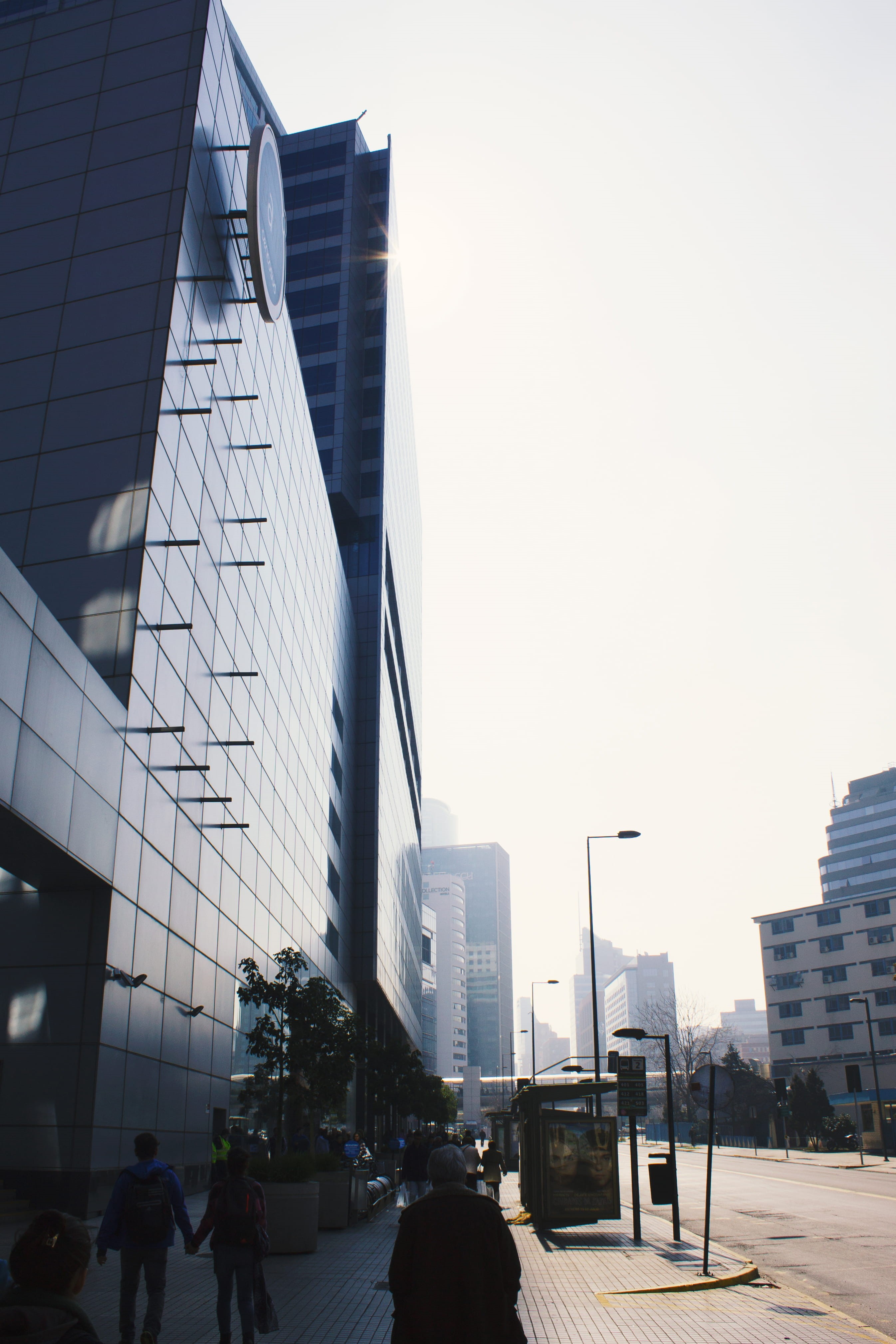 traços, nature, incidental people, outdoors, office, modern, shopping, glass - material, santiago, building exterior, view, city, skyscraper, arquitetura, Phone HD Wallpaper