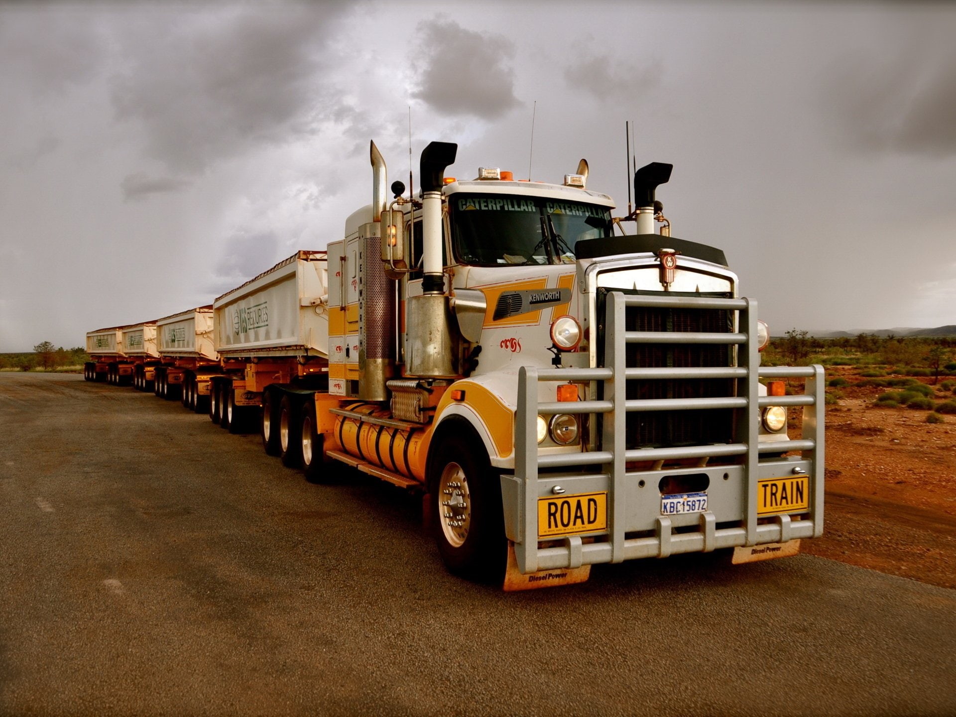 cloud - sky, mode of transportation, land vehicle, road, 1080P, Road Train, sky, no people, nature, Kenworth, land, overcast, Trucks, industry, business, HD Wallpaper