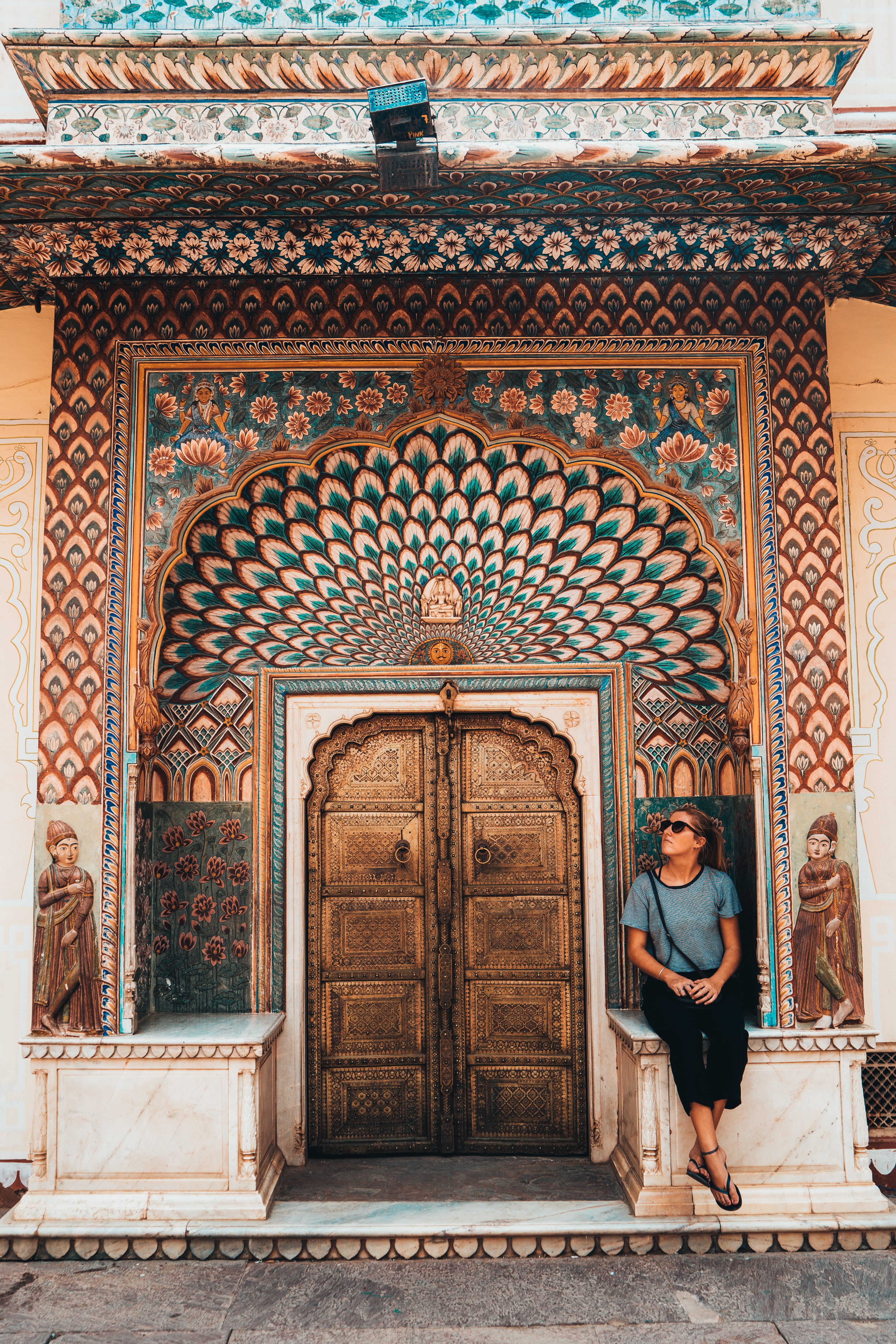 ornate, india, building, built structure, outdoors, day, lifestyles, real people, belief, entrance, front view, casual clothing, leisure activity, architecture, Phone HD Wallpaper
