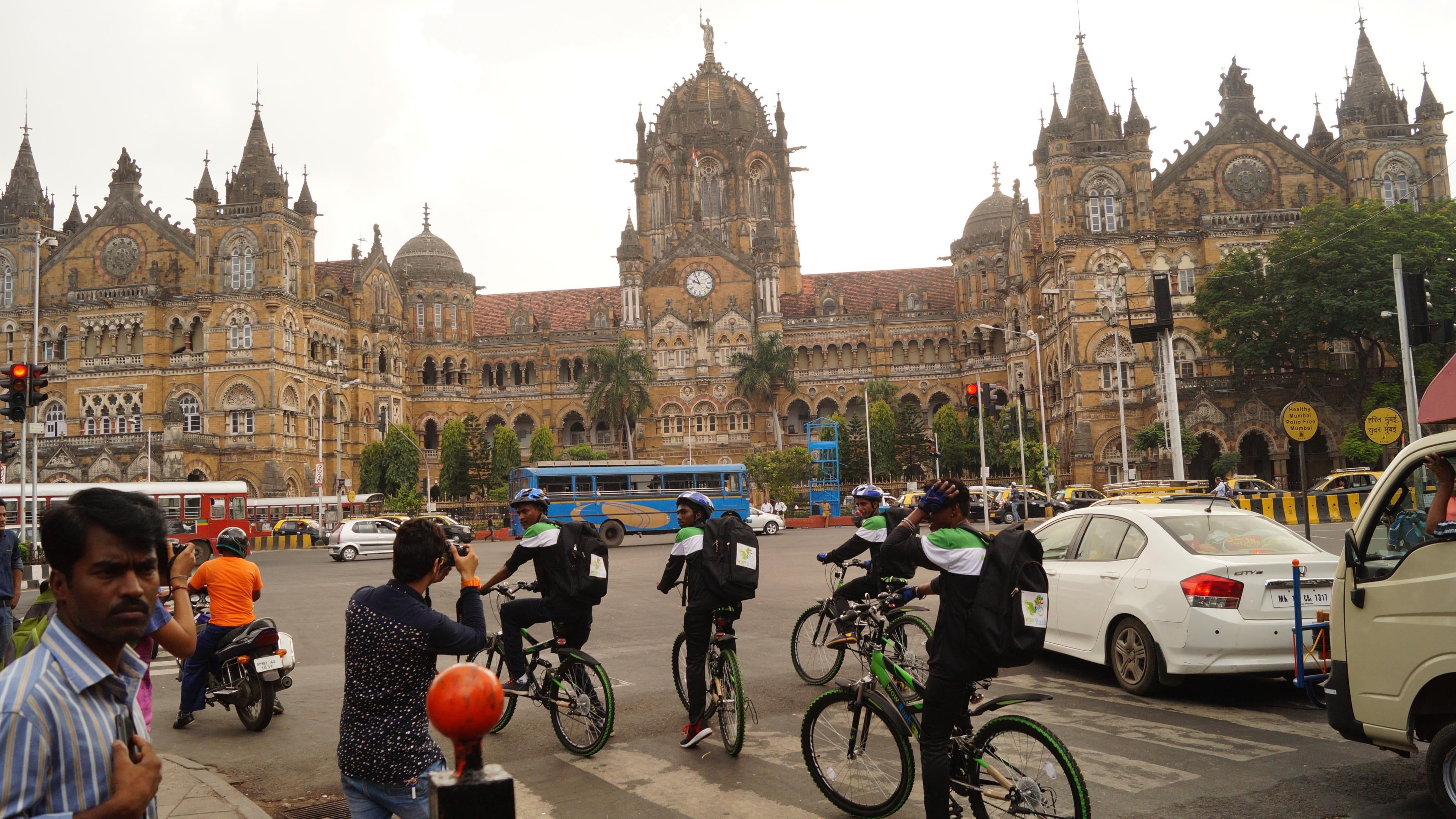 city, men, outdoors, road, real people, 4K, mode of transportation, people, bicycle, group of people, car, architecture, building, motor vehicle, lifestyles, HD Wallpaper