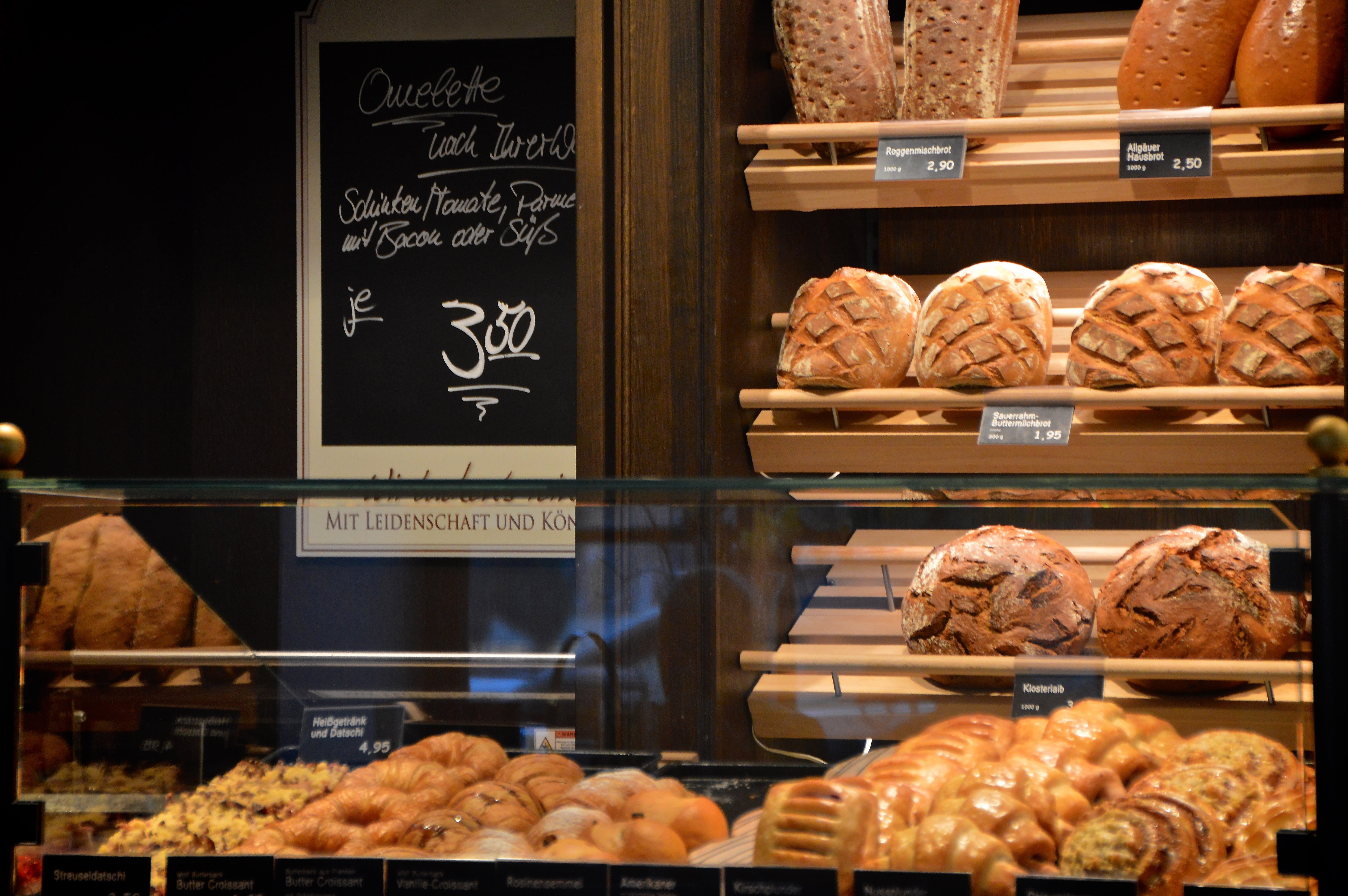 5K, Bakery, price tags, bread shelves, store, retail display, variation, baked, no people, food, glass reflection, sweet food, baked pastry item, bun, HD Wallpaper