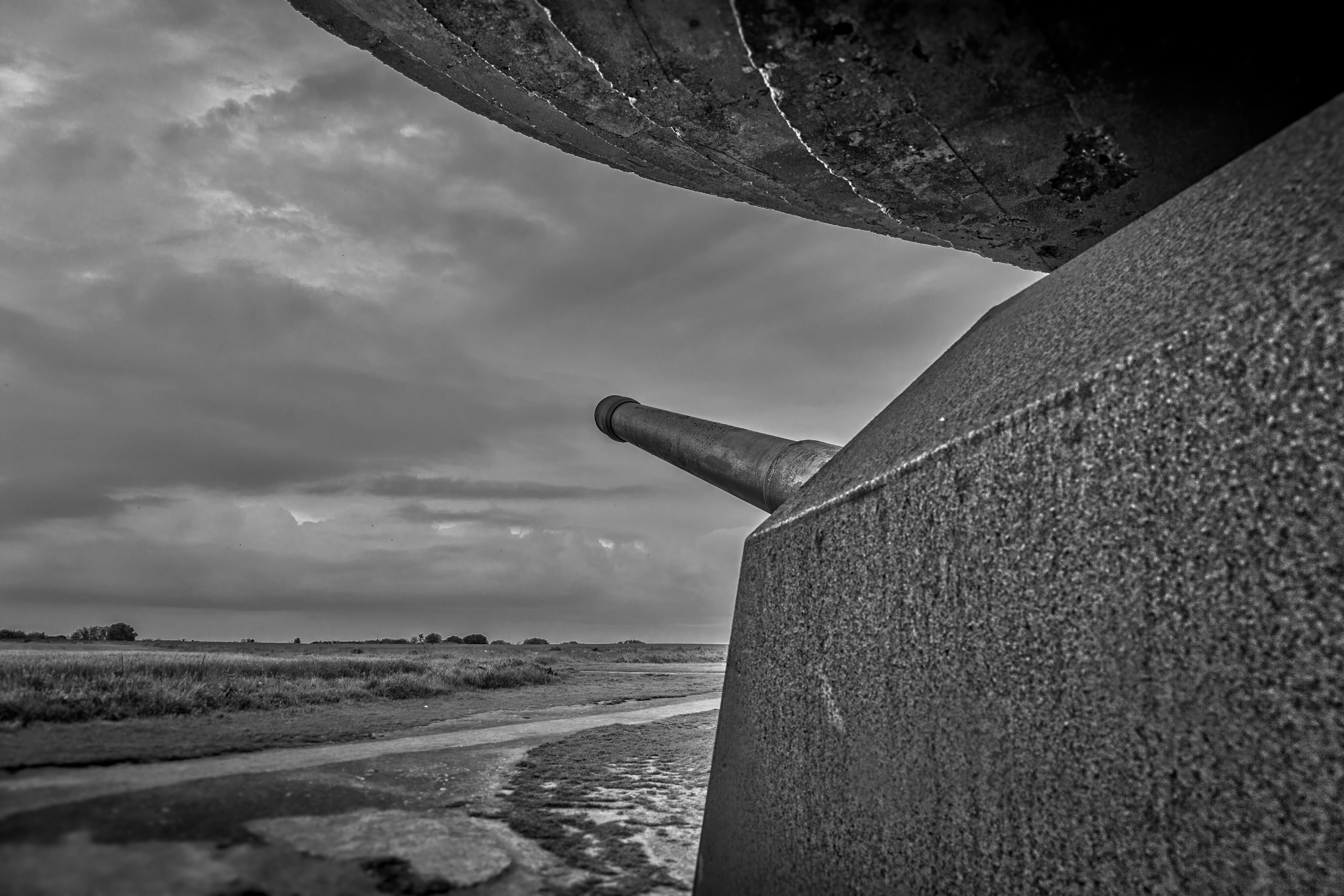 battle, bunker, near, metal, no people, weapon, built structure, war, coast, artillery, cannon, the past, conflict, building exterior, longues-sur-mer battery, HD Wallpaper