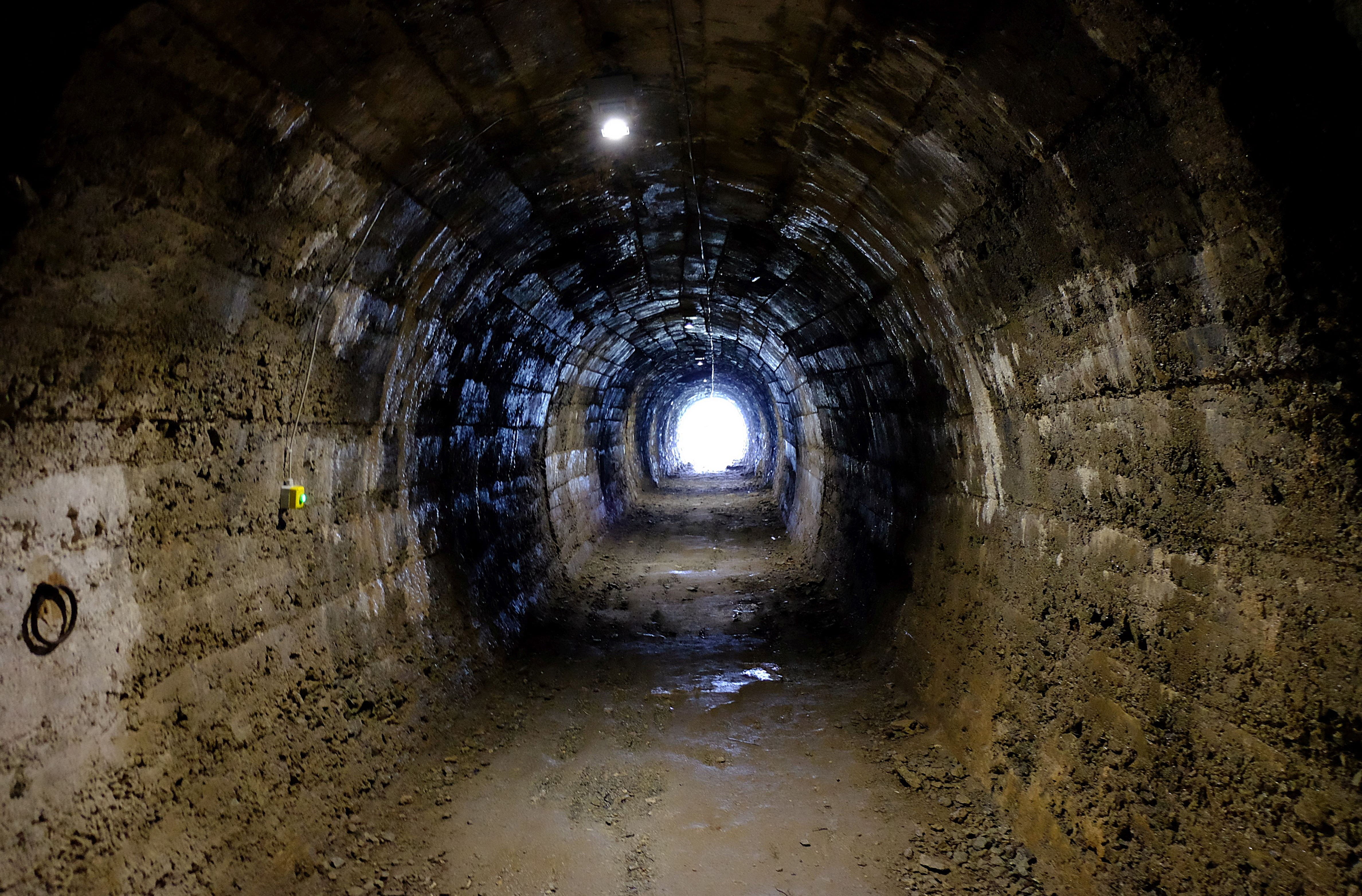 day, no people, the way forward, underground, deep, indoors, Cave, bulbs, empty, hole, steinig, grotto, Prison, Catacombs, building, Bunker, light, bricked, HD Wallpaper