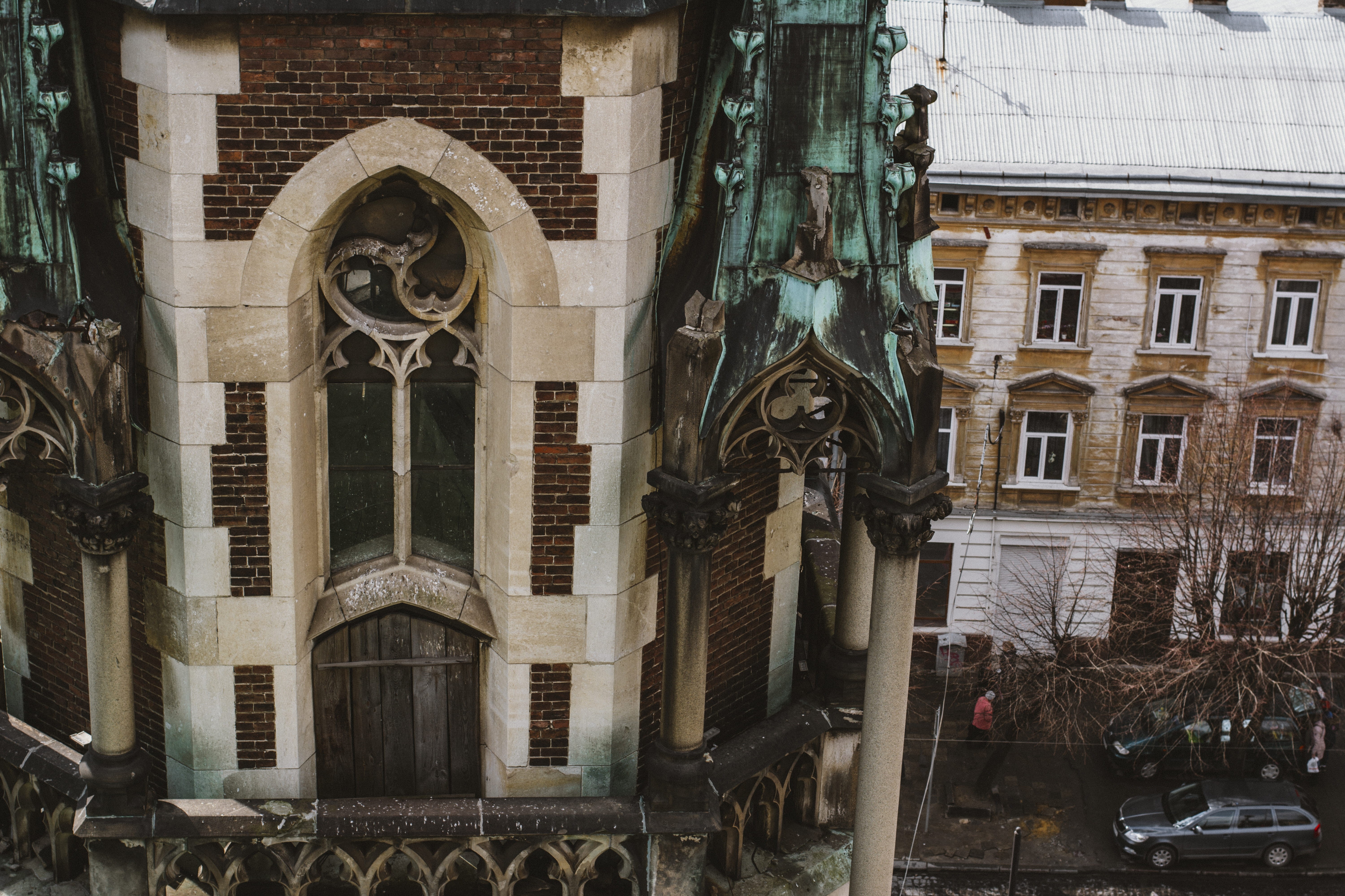 building, machine, car, residential district, bell tower, vehicle, 5K, art, brick, building exterior, old, history, spire, city, human, day, art and craft, HD Wallpaper