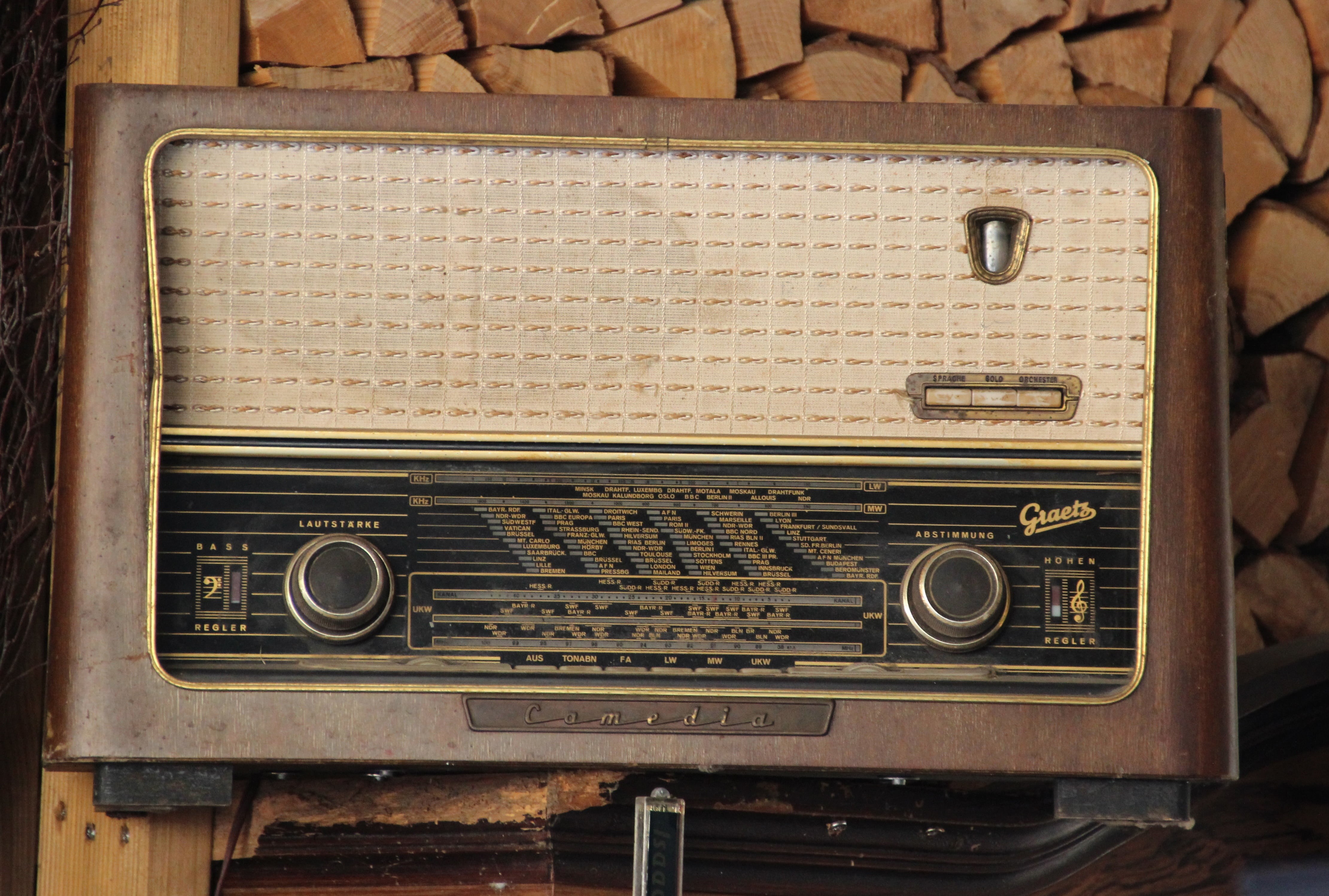 technology, arts culture and entertainment, old, old radio, global communications, antique, 4K, single object, flea market, analog, deco, transistor, music, HD Wallpaper