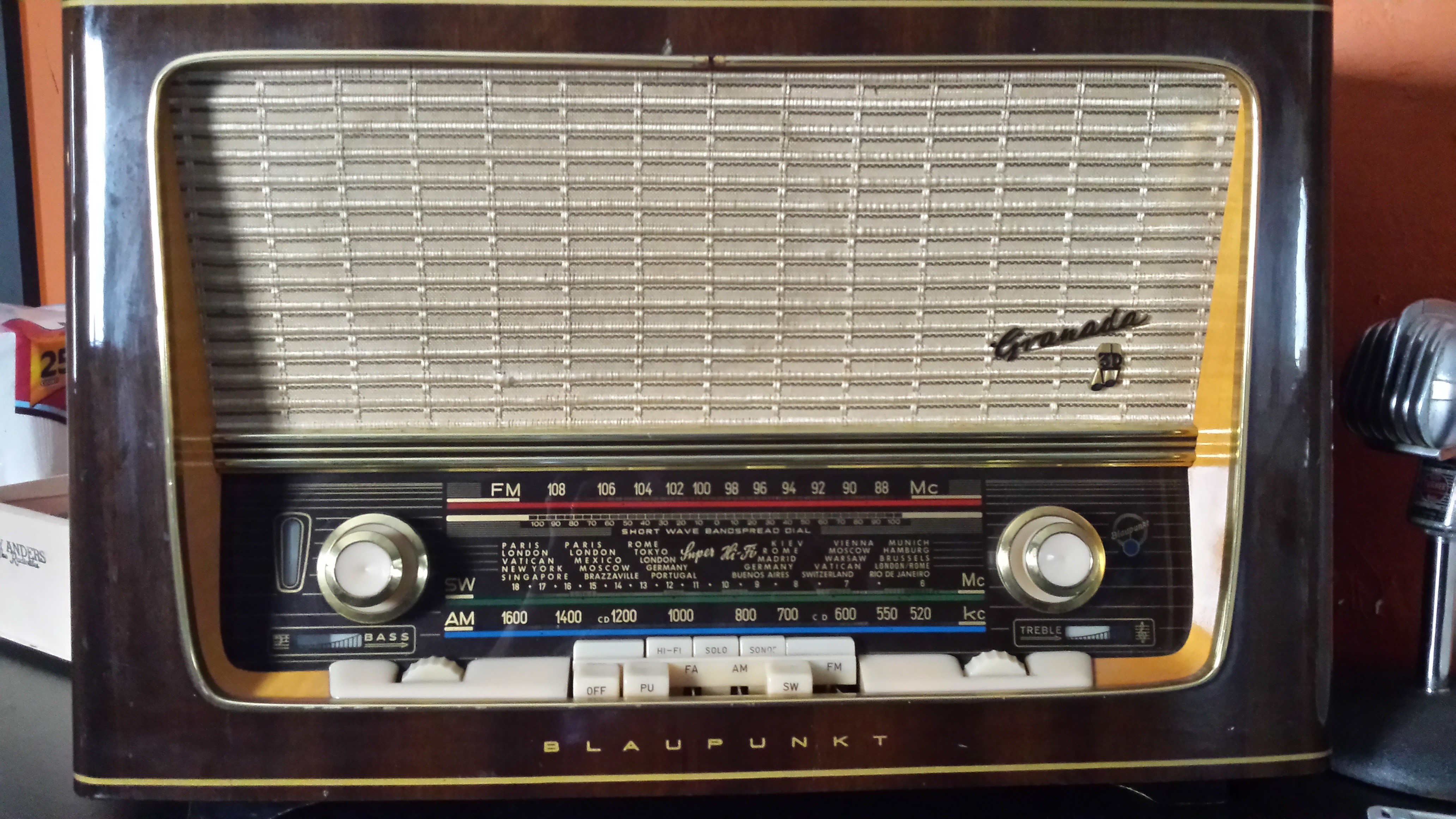 close-up, history, no people, the past, text, radio, technology, transistor, gray, obsolete, music, antique, number, studio h, retro, push button, retro styled, HD Wallpaper