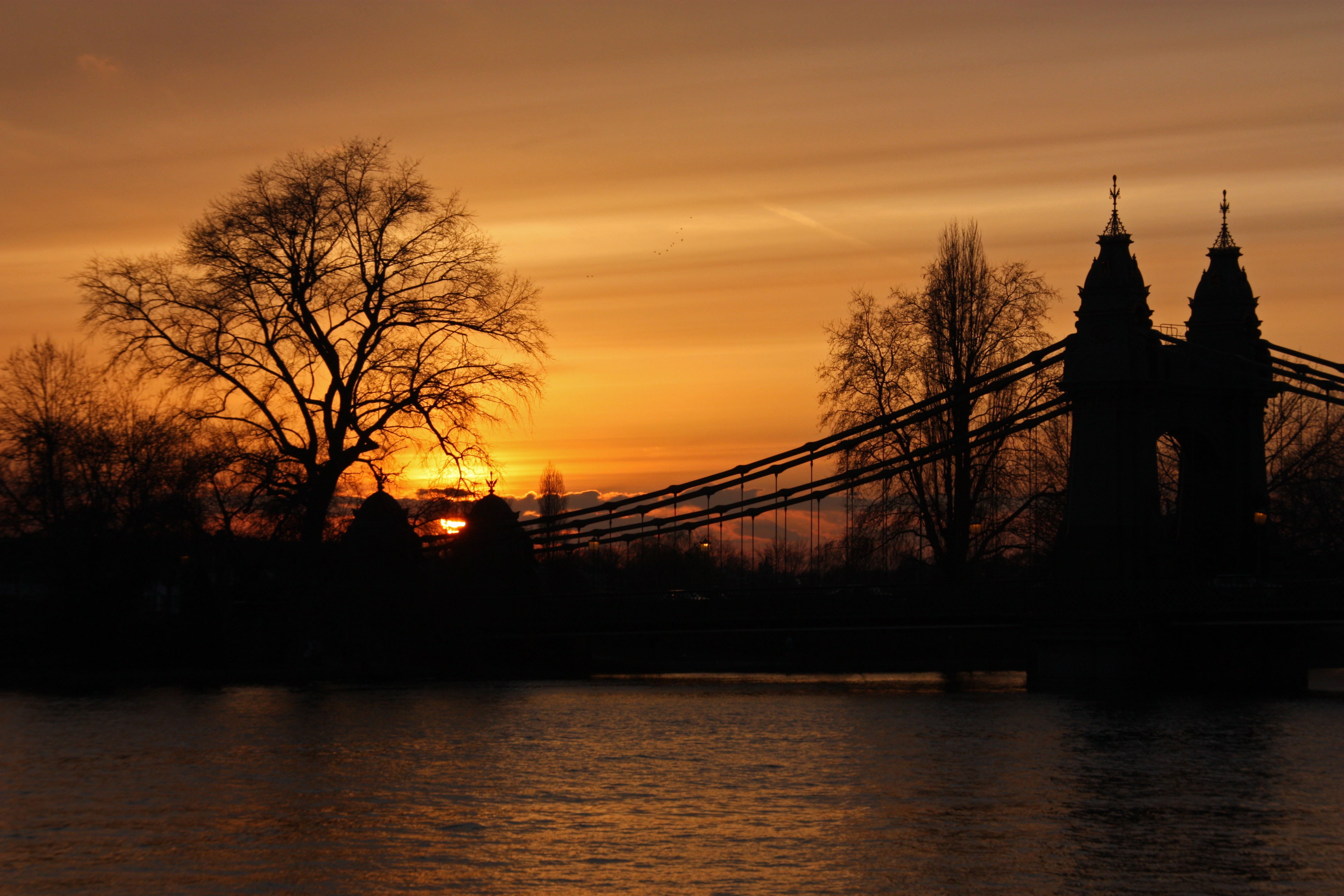 suspension bridge, sunset, architecture, river, uk, Hammersmith Bridge, suspension, bridge - Man Made Structure, river  thames, silhouette, dusk, britain, HD Wallpaper