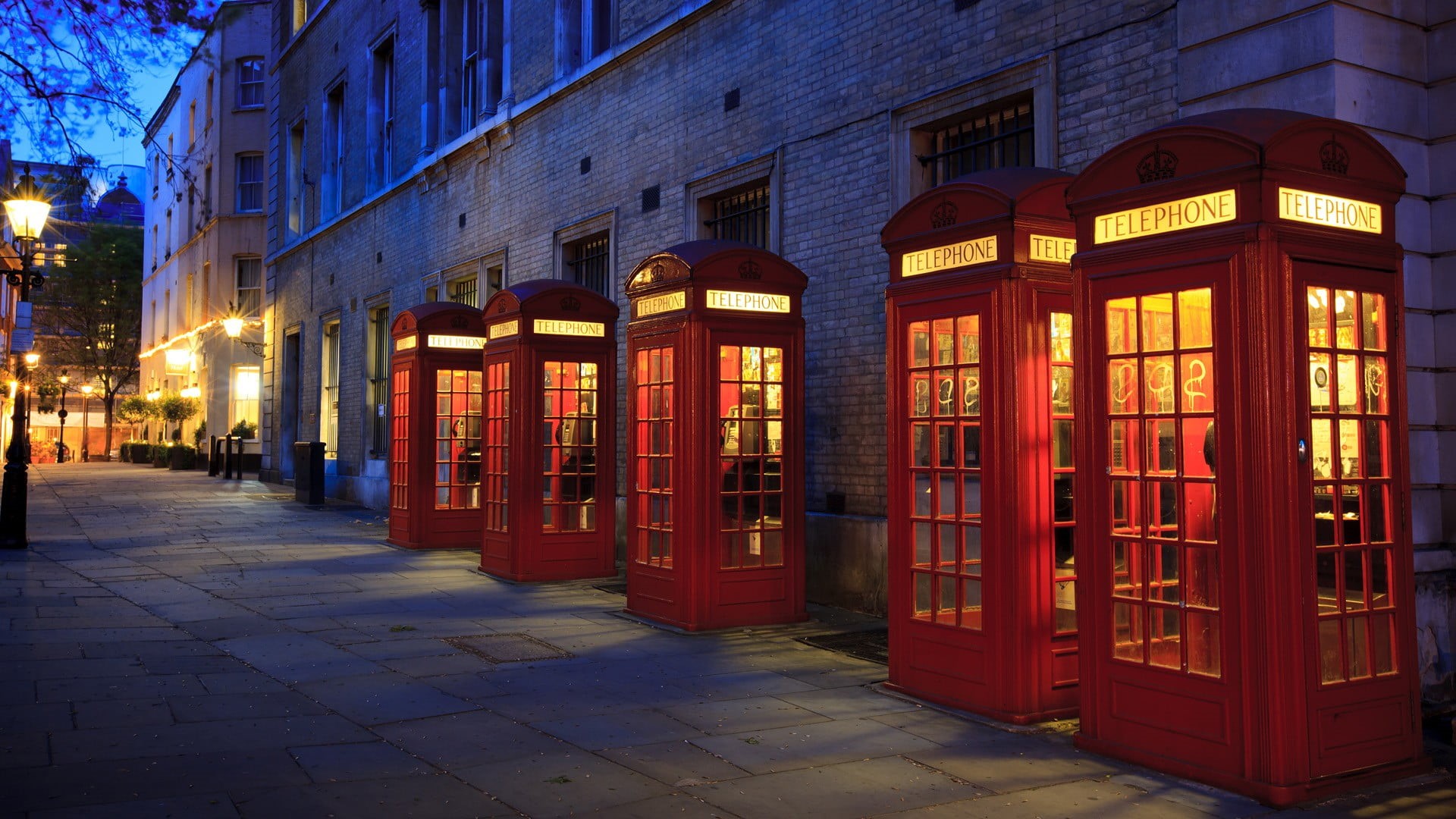 booths, building, architecture, red, city, sidewalk, outdoors, building exterior, built structure, window, night, lighting equipment, direction, dusk, illuminated, HD Wallpaper