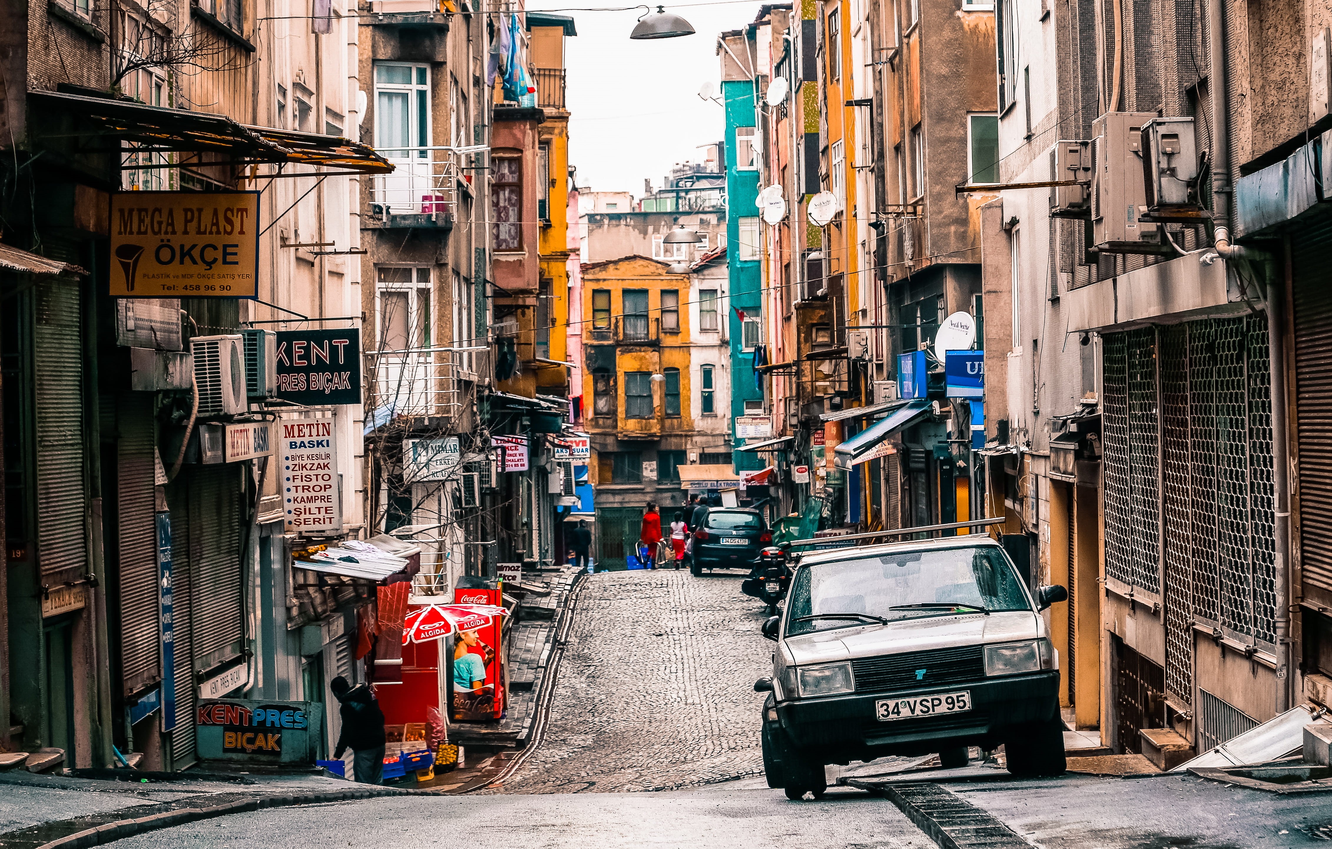 outdoors, residential district, architecture, windows, houses, tourism, narrow, alley, downtown, signage, tourist, transportation system, town, direction, HD Wallpaper