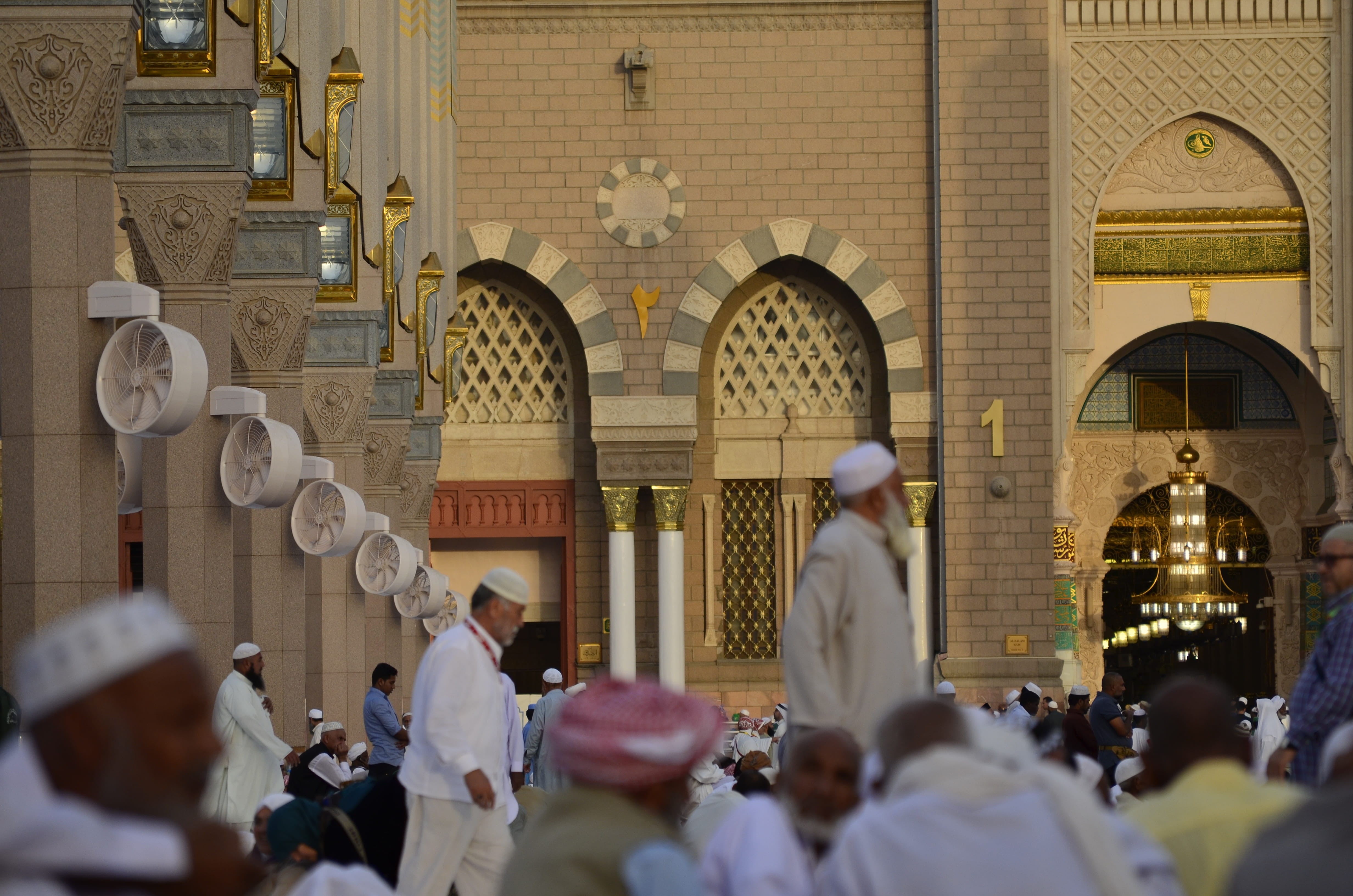 the past, history, real people, muslim, crowd, large group of people, praying, arch, belief, building, nikon, spirituality, masjid, luxury, men, building exterior, HD Wallpaper