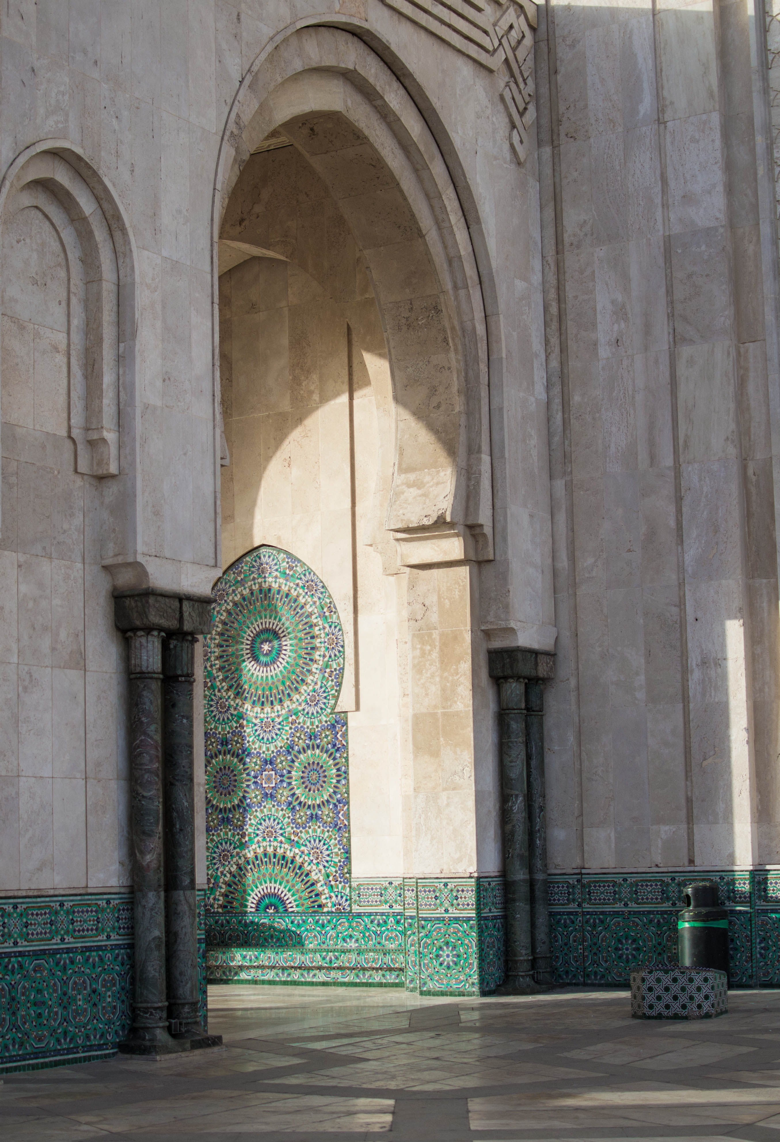 mosque, architecture, 4K, religion, building exterior, spirituality, hassan ii mosque, place of worship, maroc, day, building, ornate, no people, art and craft, Phone HD Wallpaper