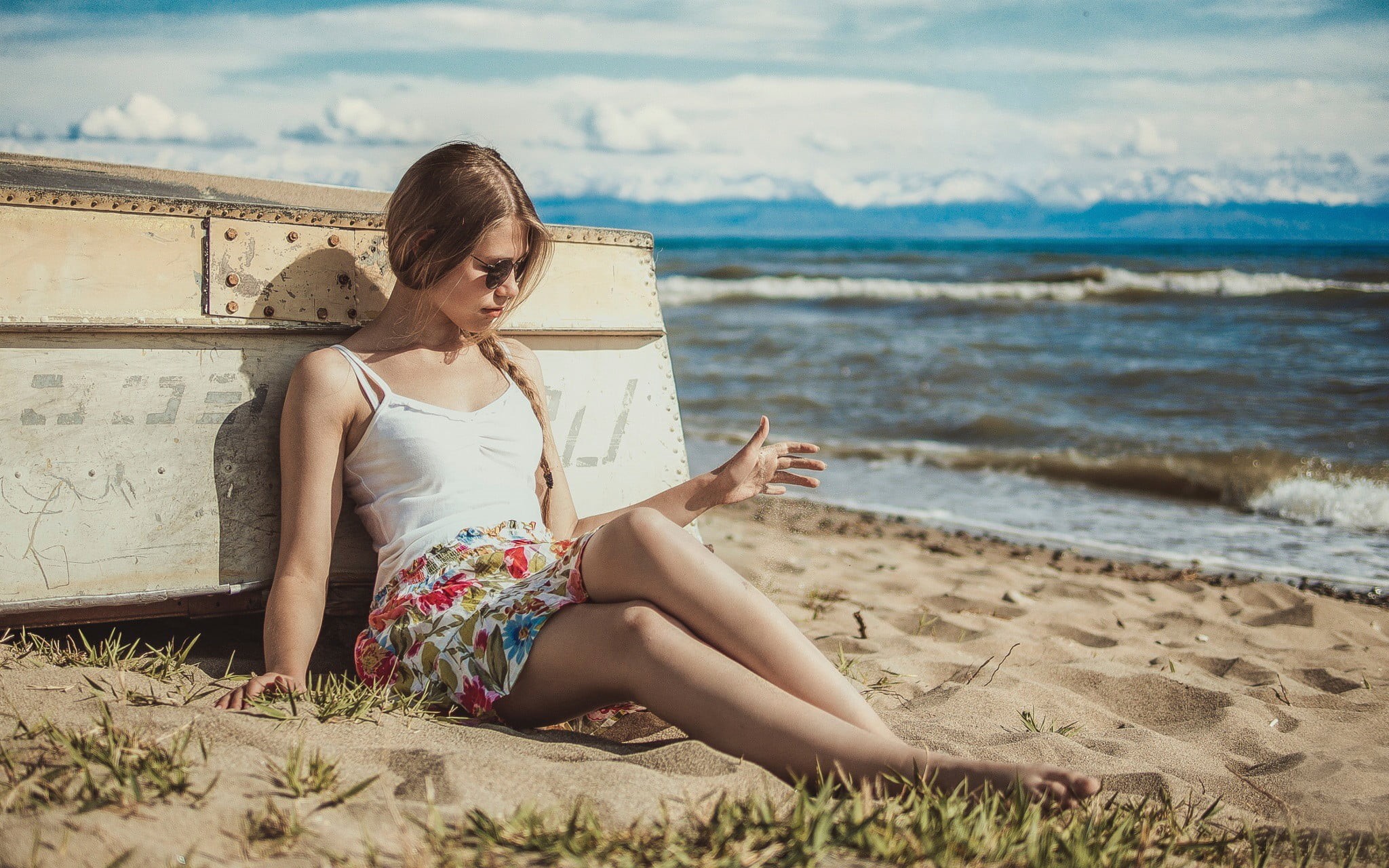 woman, hairstyle, land, wireless technology, sunglasses, top, real people, smiling, white, young women, beach, legs, barefoot, sea, women, communication, HD Wallpaper