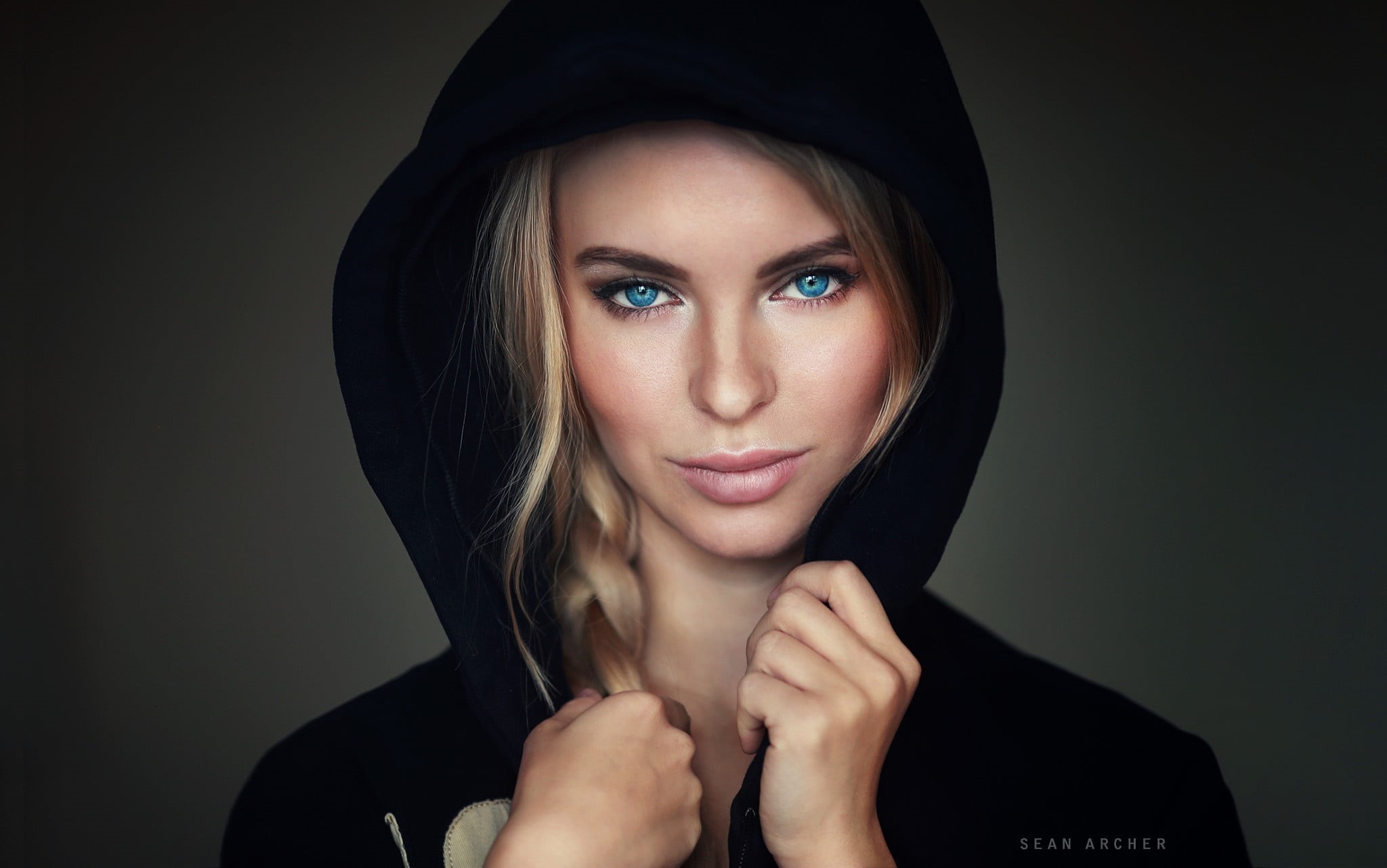 front view, leisure activity, human face, portrait, young adult, black background, beauty, simple background, make up, 1080P, indoors, hairstyle, Black clothes, HD Wallpaper