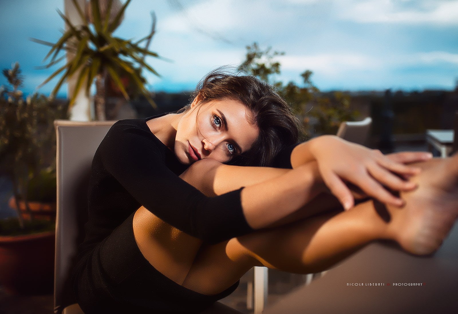 young women, wireless technology, looking at camera, beautiful woman, lifestyles, adult, selfie, communication, beauty, chair, sitting, women, tropical climate, HD Wallpaper
