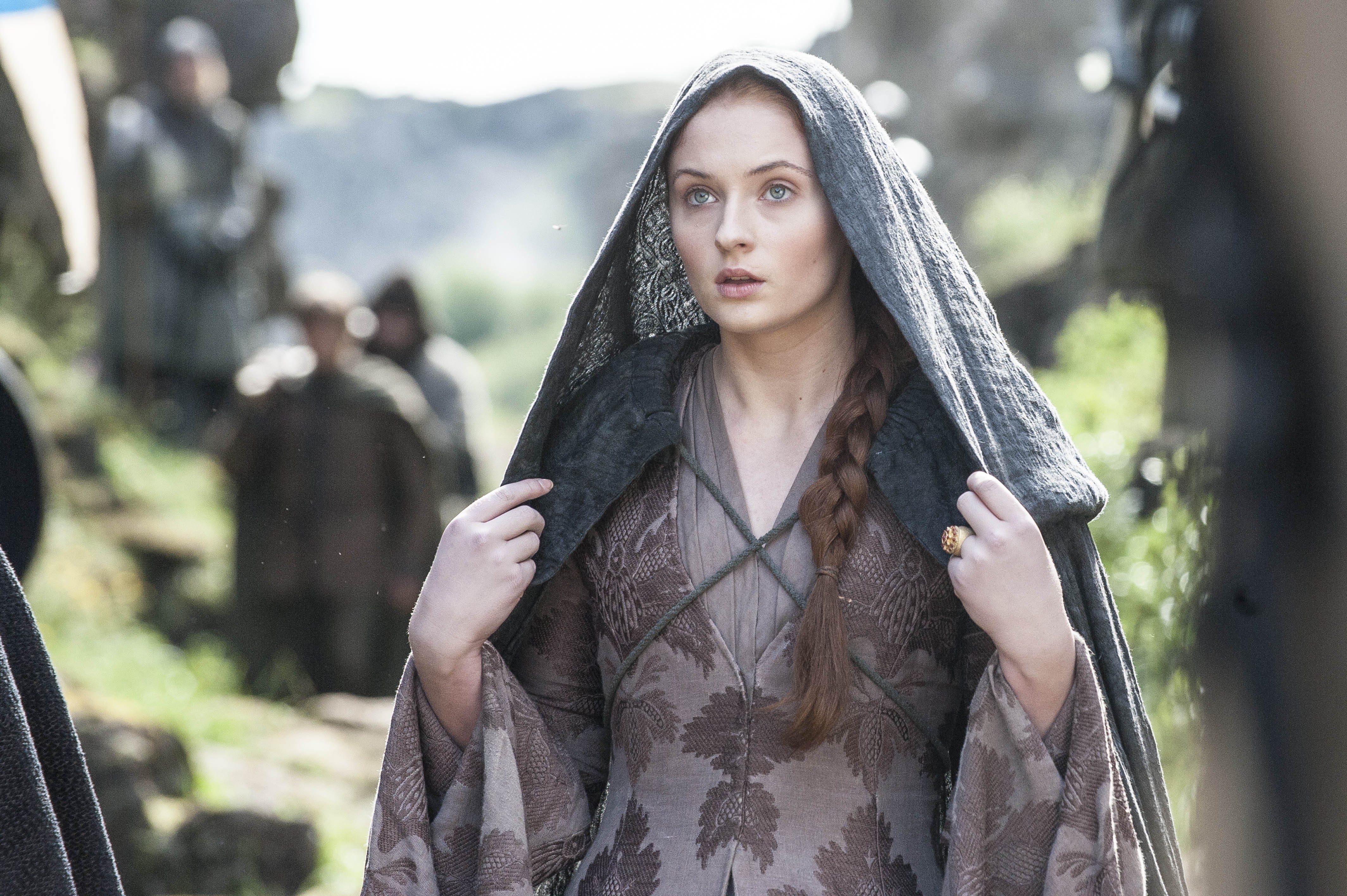 beauty, outdoors, real people, young women, clothing, focus on foreground, women, long hair, contemplation, Game of Thrones, Sansa Stark, fashion, looking, HD Wallpaper