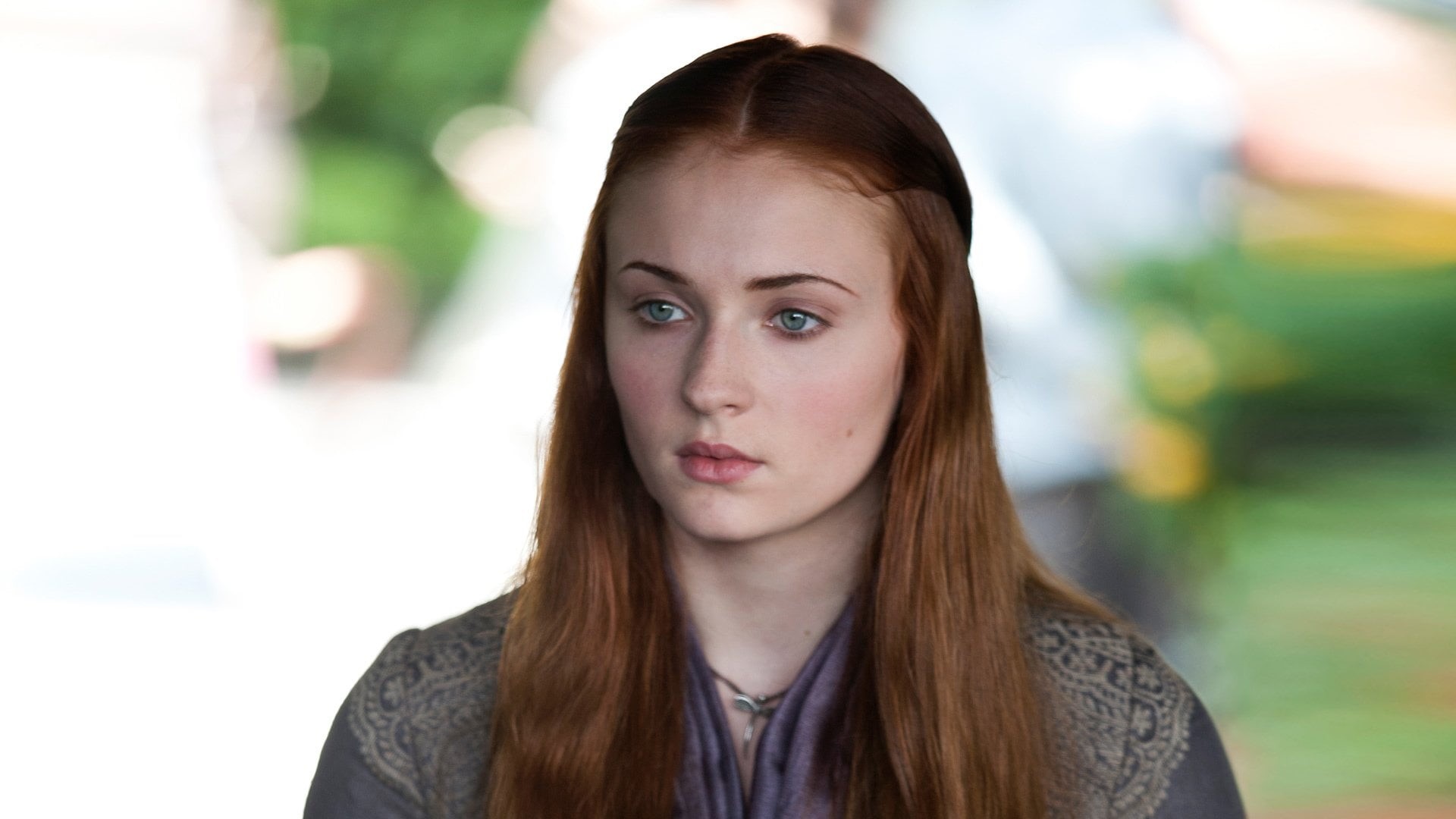 Sophie Turner, day, focus on foreground, looking at camera, one person, hairstyle, Sansa Stark, Game Of Thrones, headshot, front view, adult, outdoors, HD Wallpaper