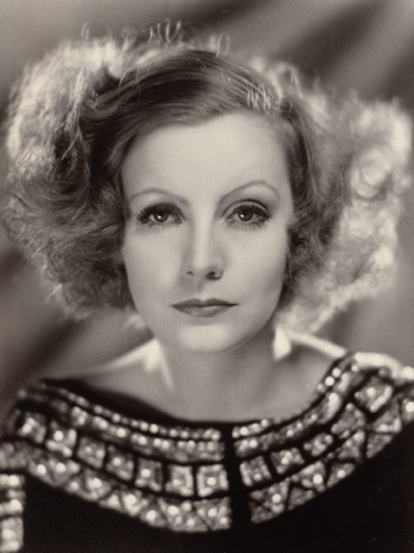 indoors, looking at camera, adult, young women, women, front view, greta garbo, grayscale, pictures, one person, close-up, movies, real people, fashion, Phone HD Wallpaper