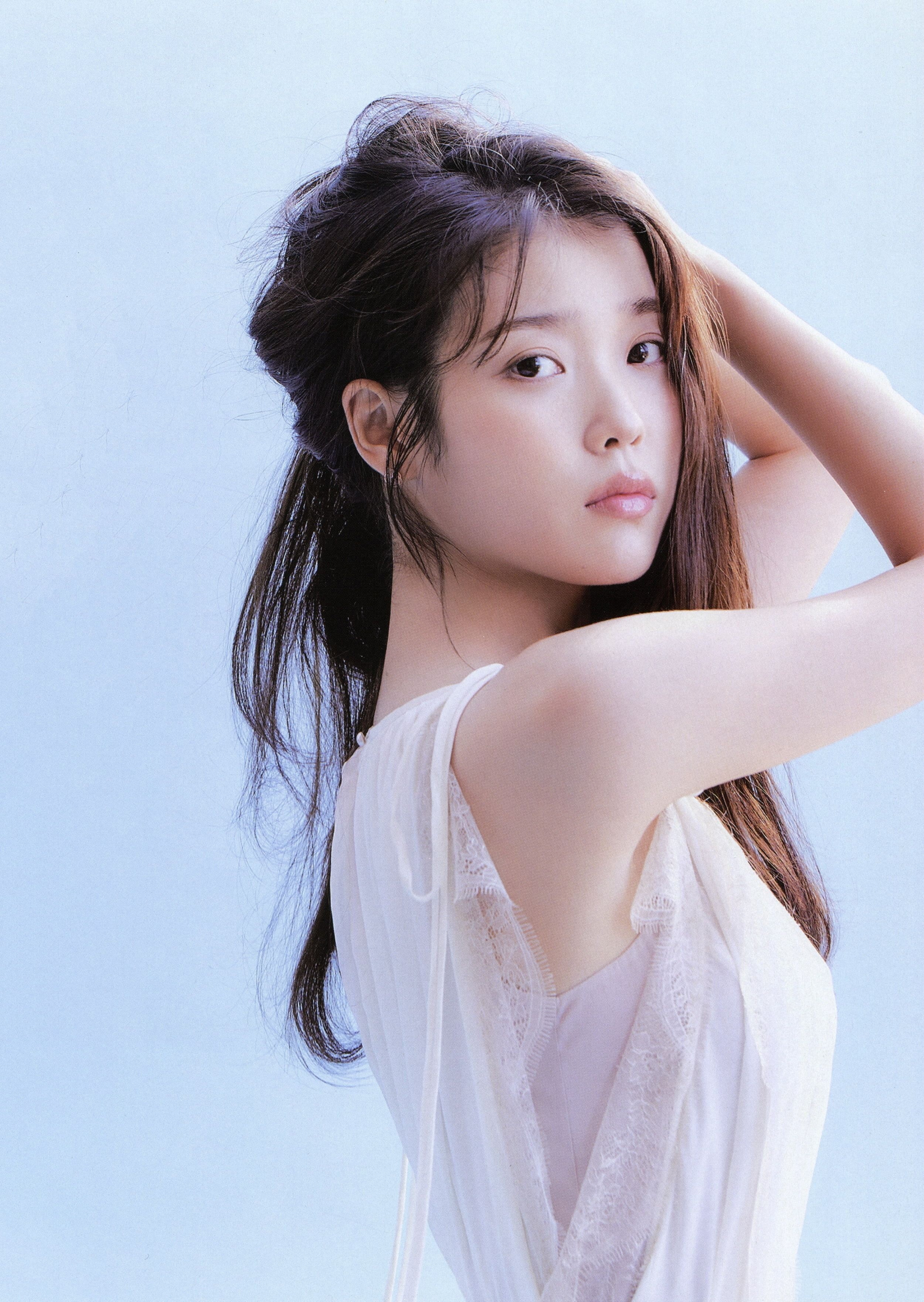 Asian, simple background, 2K, IU, K-pop, Phone HD Wallpaper