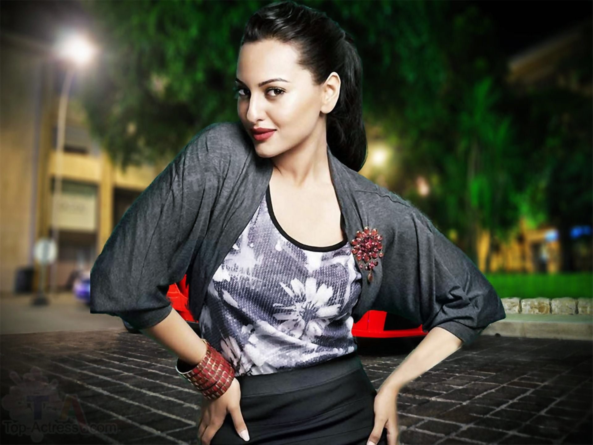 1080P, model, actress, bollywood, indian, babe, sinha, sonakshi, HD Wallpaper
