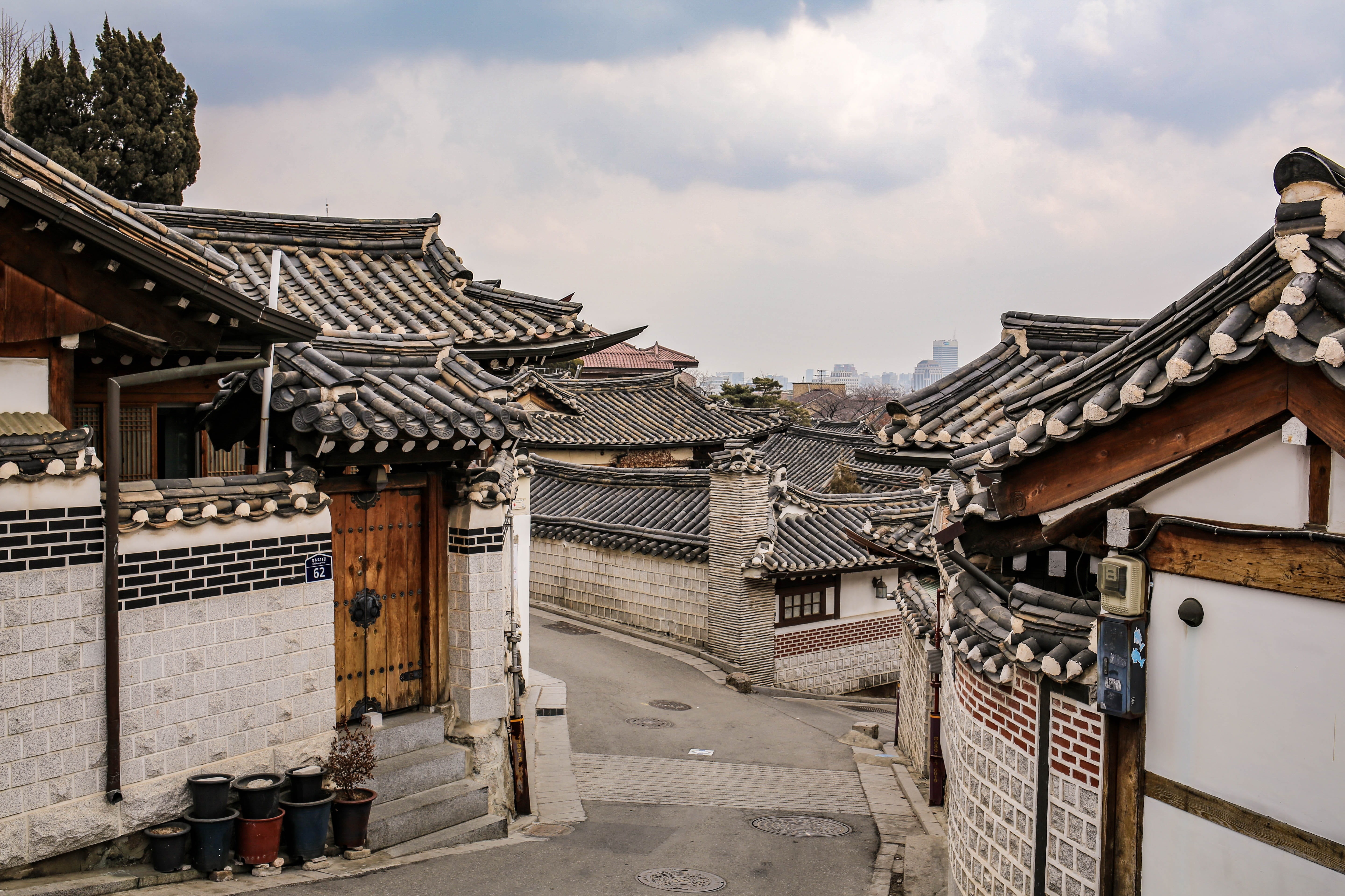 built structure, outdoors, the past, 5K, roof, belief, residential district, spirituality, no people, house, building, city, sky, bukchon, nature, place of worship, HD Wallpaper