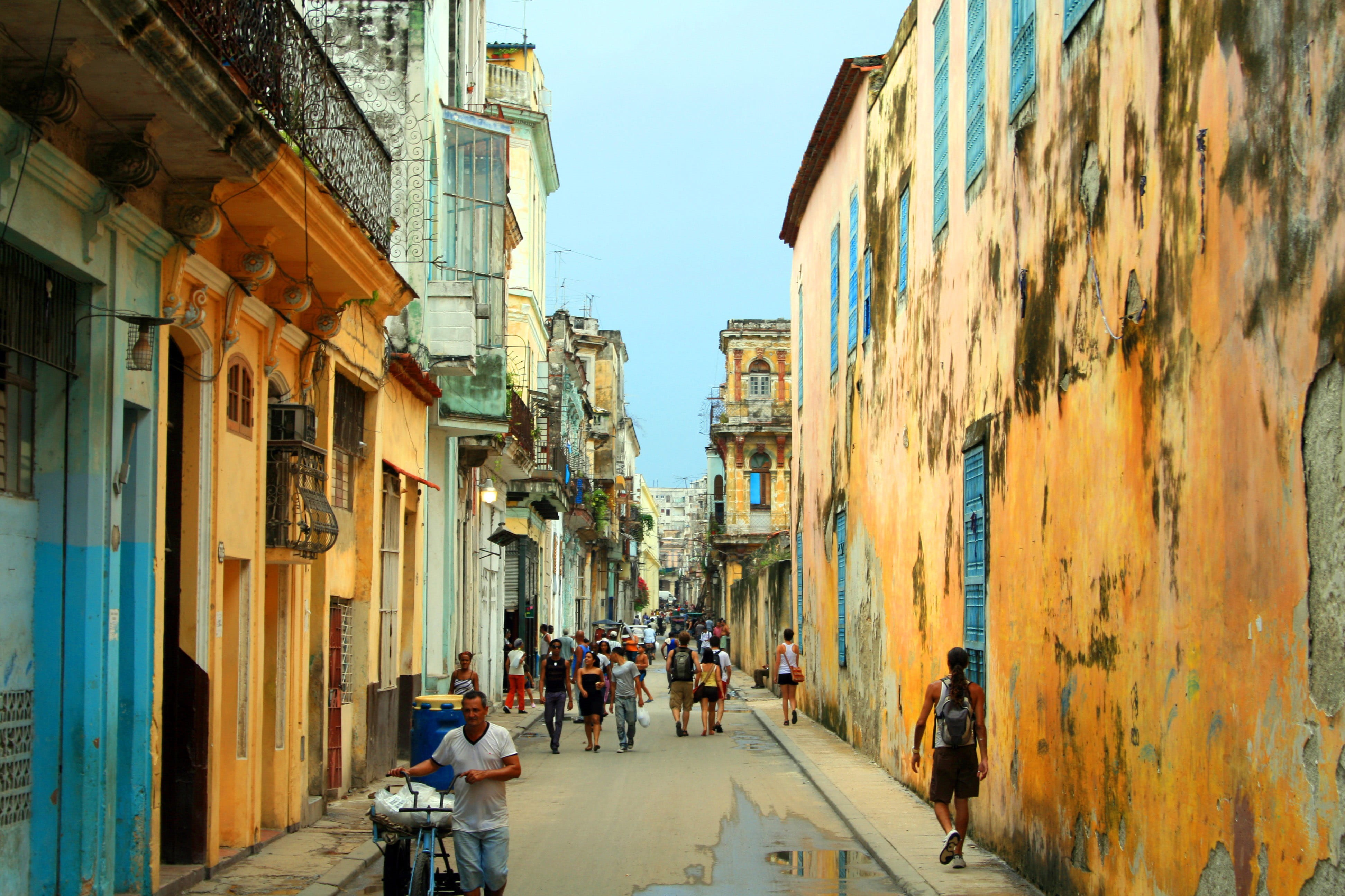 men, famous Place, urban Scene, travel, Cuba, day, architecture, walking, narrow, street, italy, 4K, havana, sky, corridor, crowd, road, public domain, HD Wallpaper