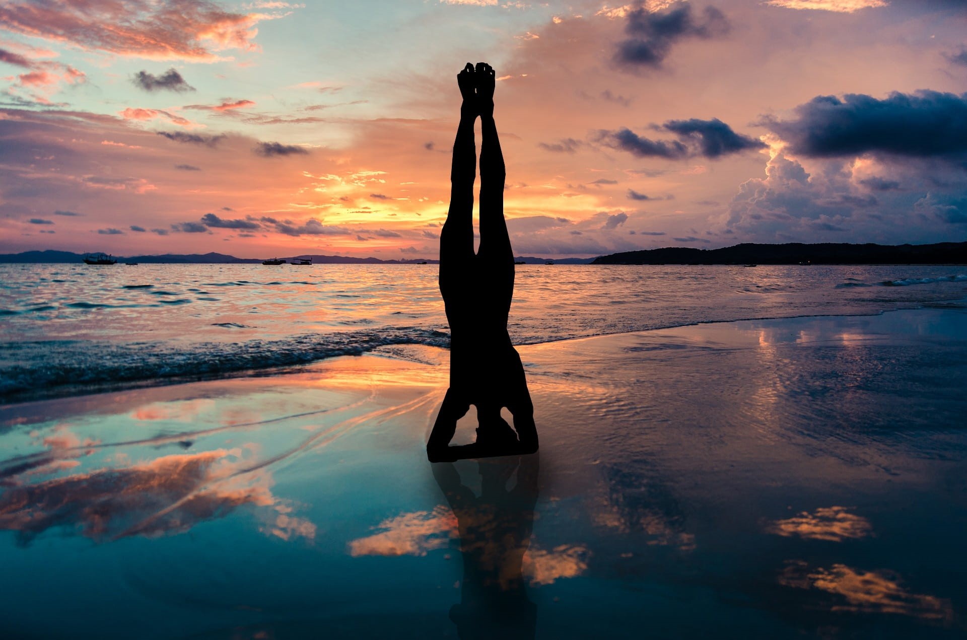 fit, arms raised, relaxation, real people, horizon over water, lifestyles, water, sky, harmony, tranquil scene, reflection, pose, orange color, silhouette, HD Wallpaper