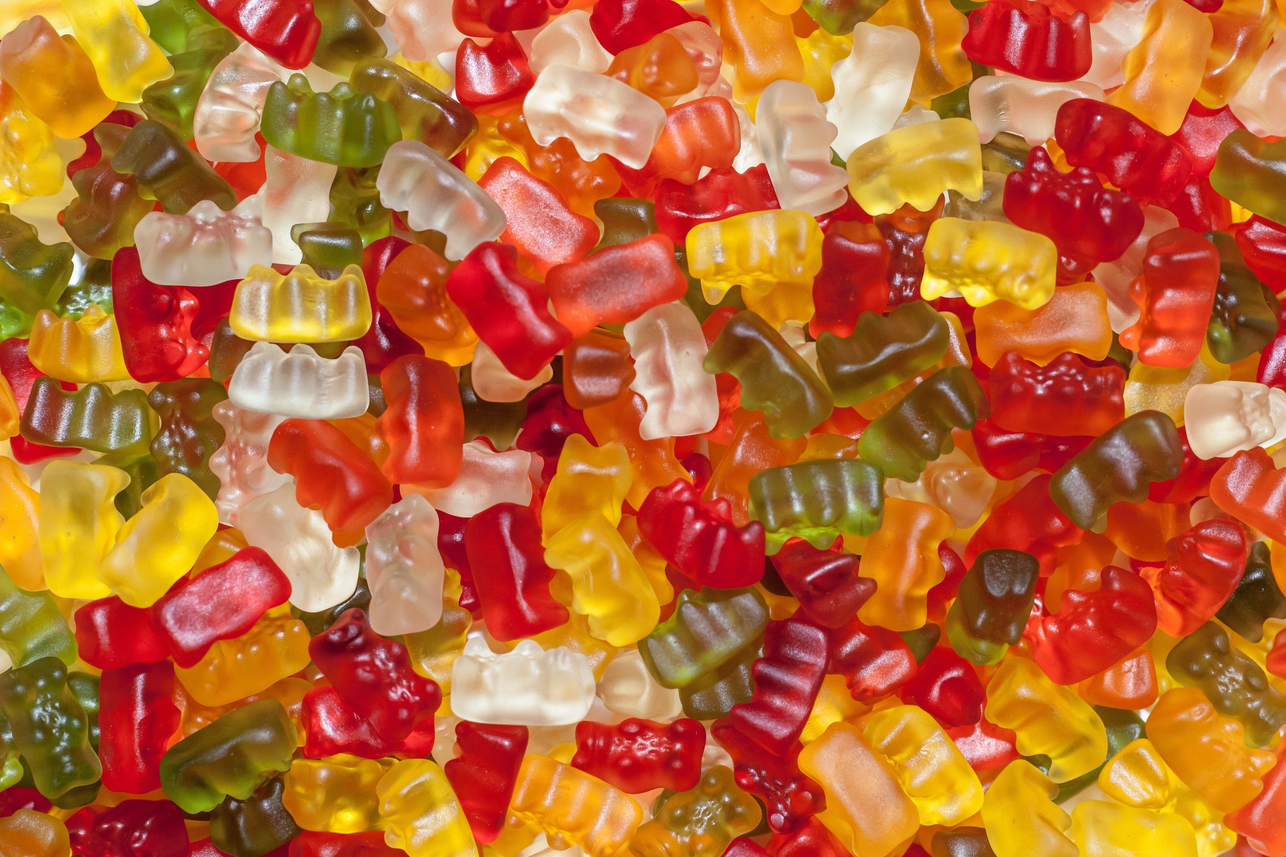 large group of objects, nibble, gummy, sweet, sweet food, bears, food, backgrounds, close-up, 4K, still life, red, no people, green, delicious, abundance, HD Wallpaper