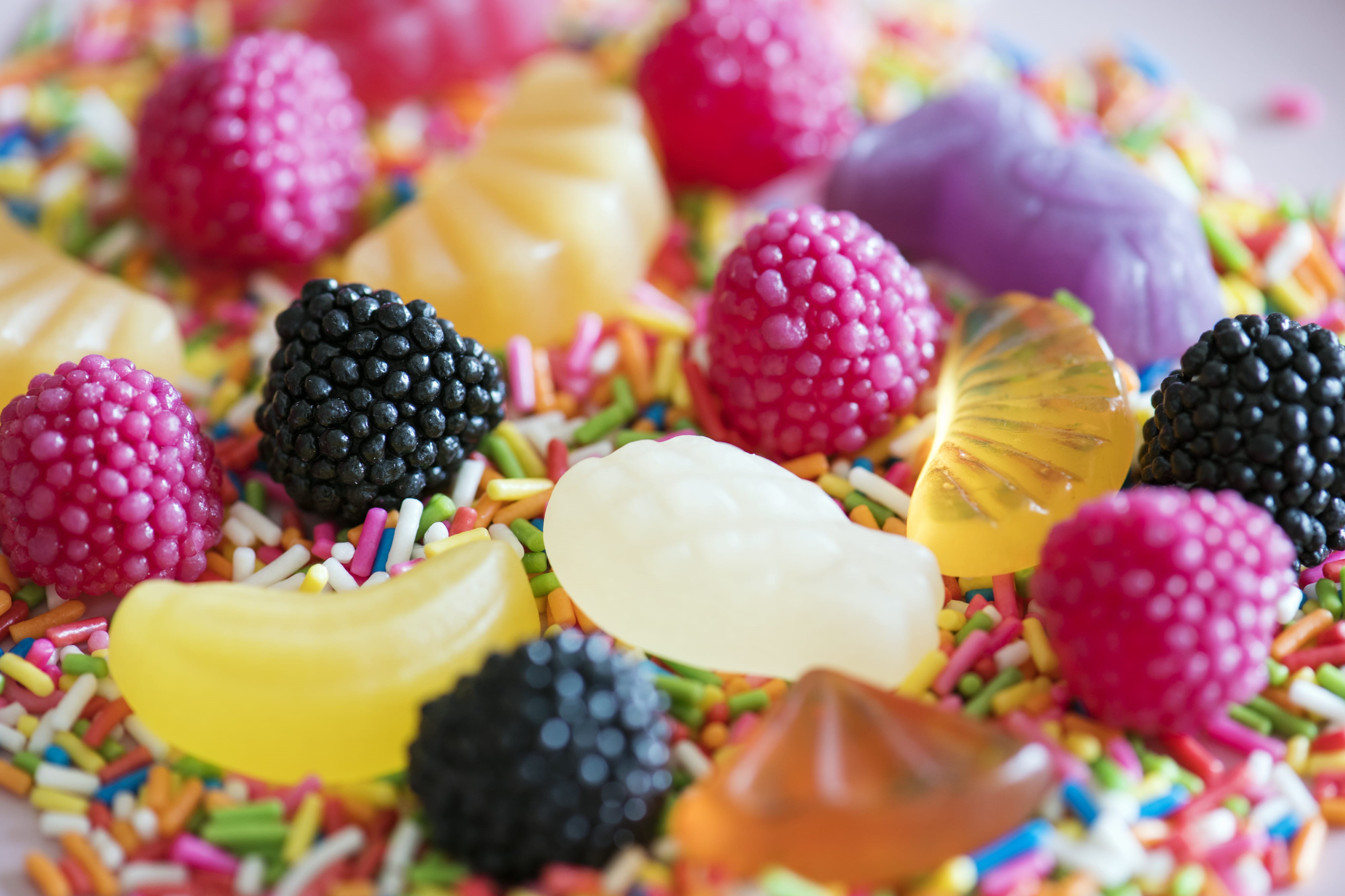 food and drink, strawberry, freshness, multi colored, blackberry - fruit, childhood, festive, confectionery, birthday, colorful, candy world, delicious, HD Wallpaper