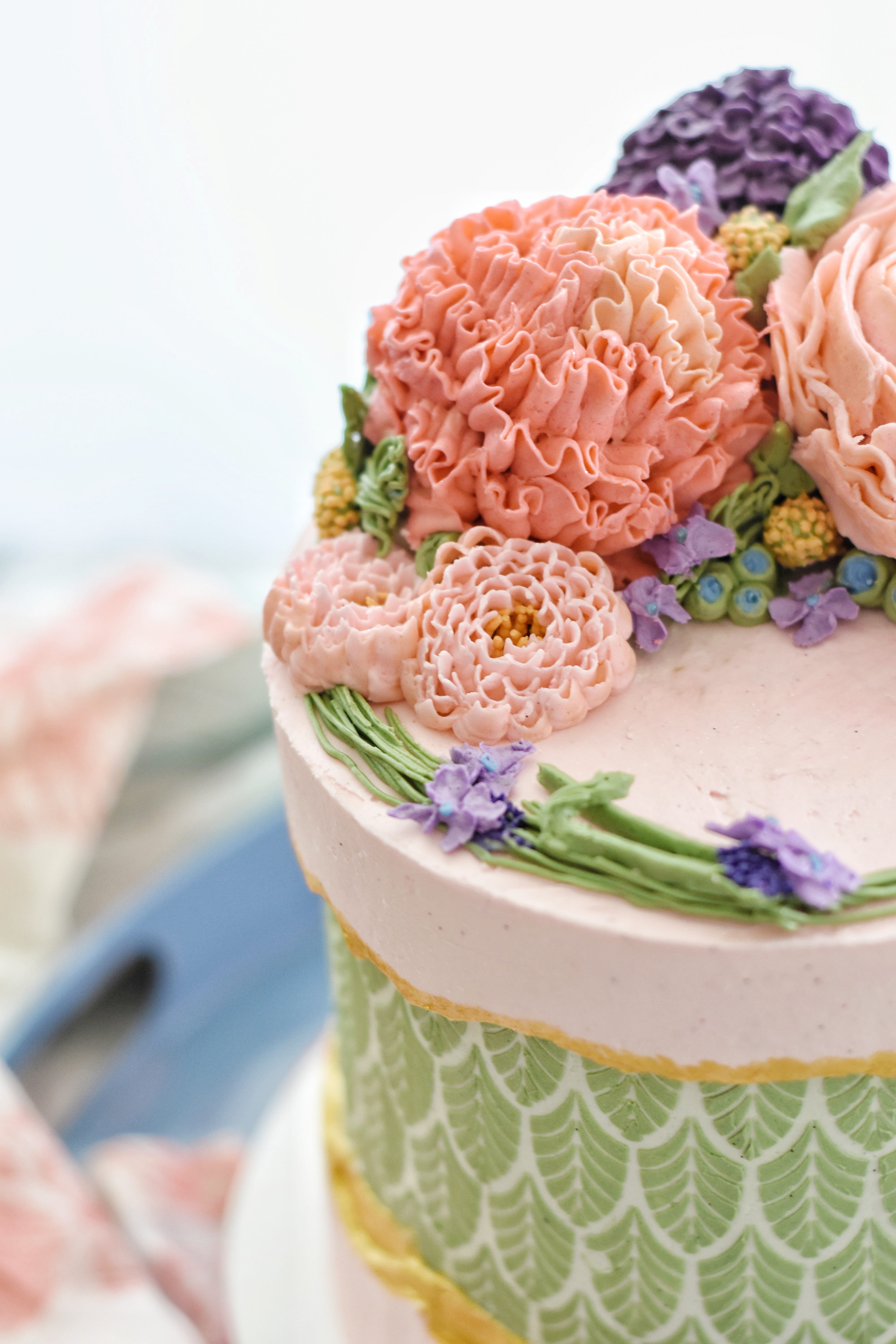 buttercream, cream, beauty in nature, food and drink, flower head, birthday cake, pattern, floral pattern, bouquet, temptation, celebrate, party, flower, Phone HD Wallpaper