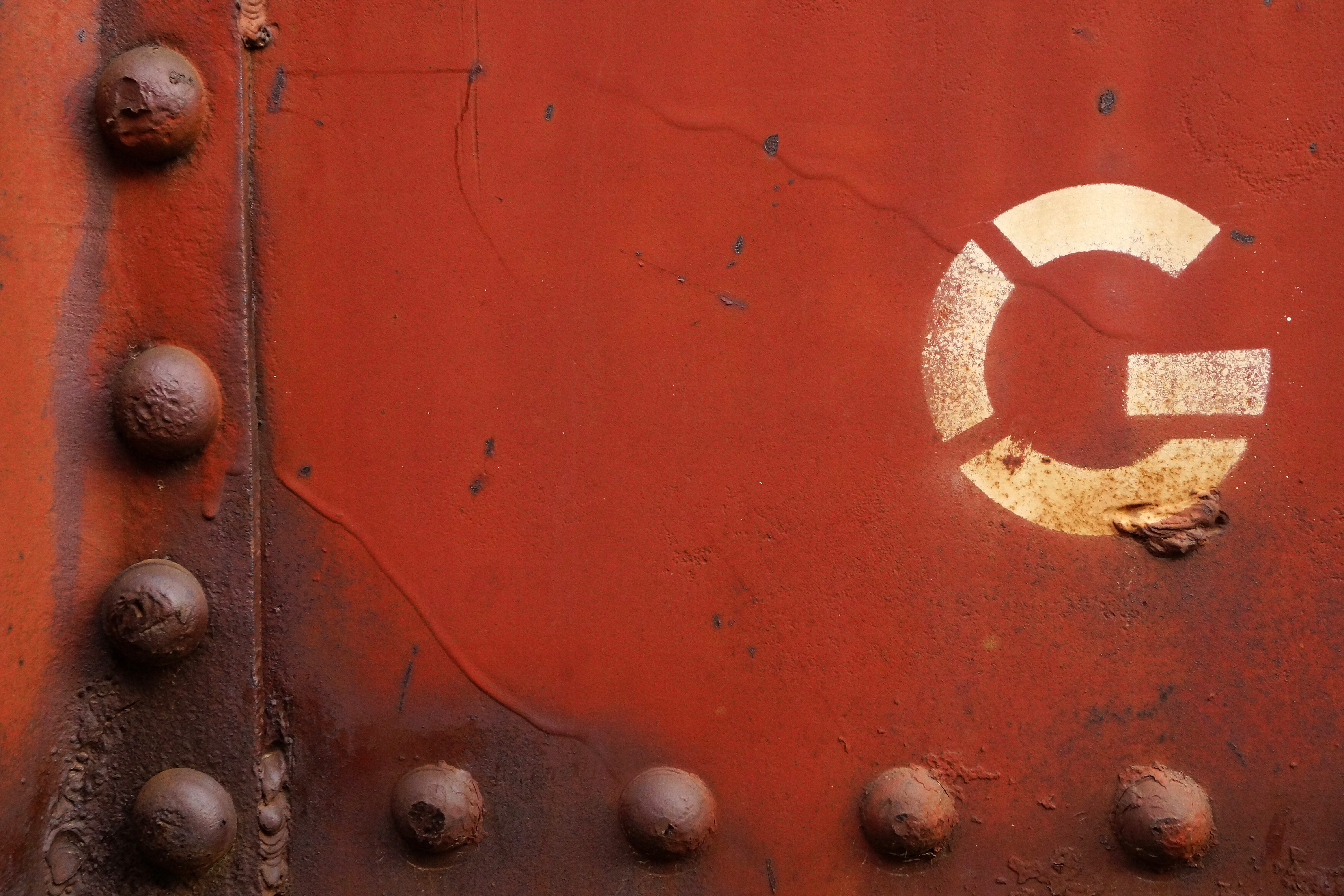 backgrounds, g, close-up, untitled, architecture, door, day, red, lock, letter, texture, safety, stencil, weld, communication, rusty, no people, textured, HD Wallpaper