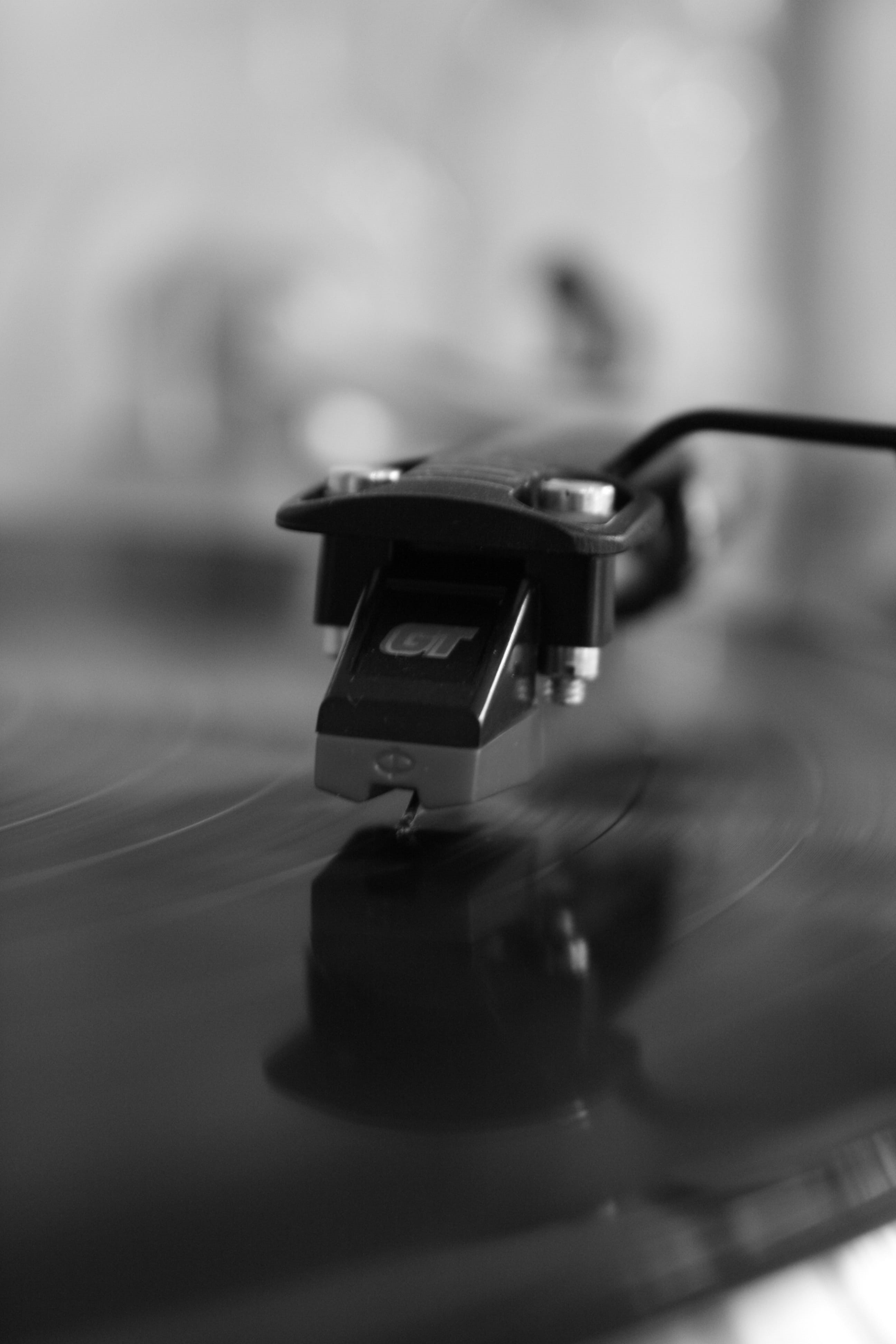 equipment, focus on foreground, guitar, turntable, vintage, audio equipment, close-up, rock, retro styled, dj, audio, indoors, 4K, classic, string instrument, Phone HD Wallpaper