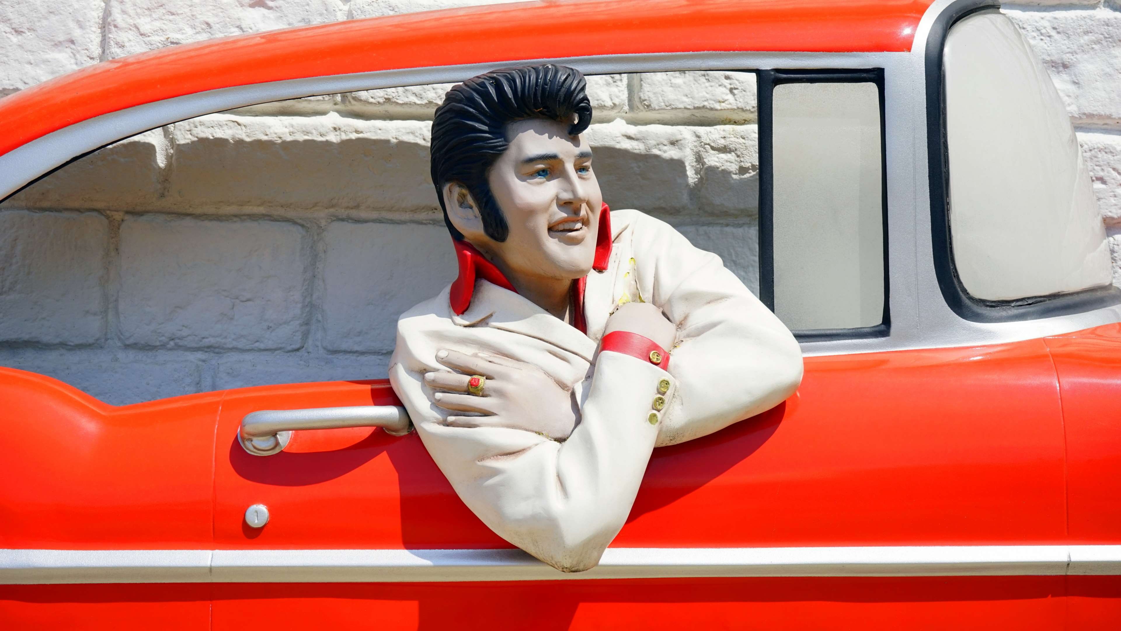 car, red, positive emotion, portrait, happiness, emotion, male, mature, smiling, singer, 60s, musician, public transportation, 50s, adult, looking, looking at camera, HD Wallpaper