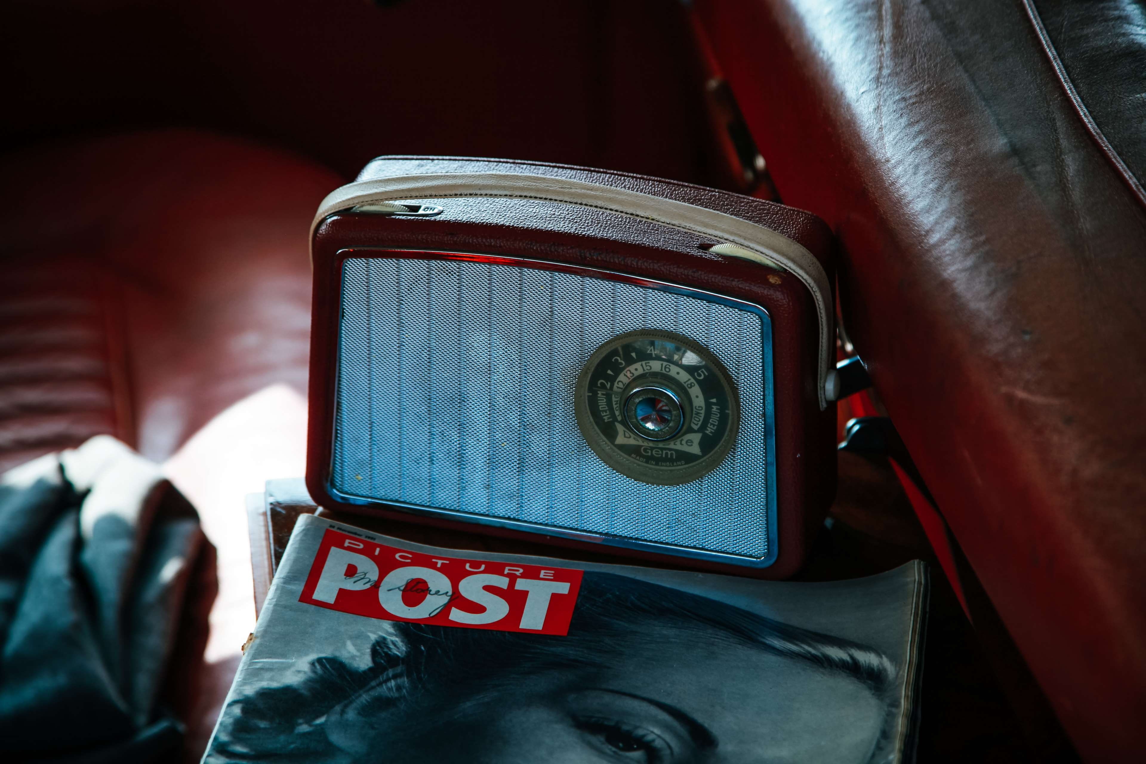 old, information, day, red, tuner, camera - photographic equipment, transportation system, design, photography themes, automobile, people, radio, security, HD Wallpaper