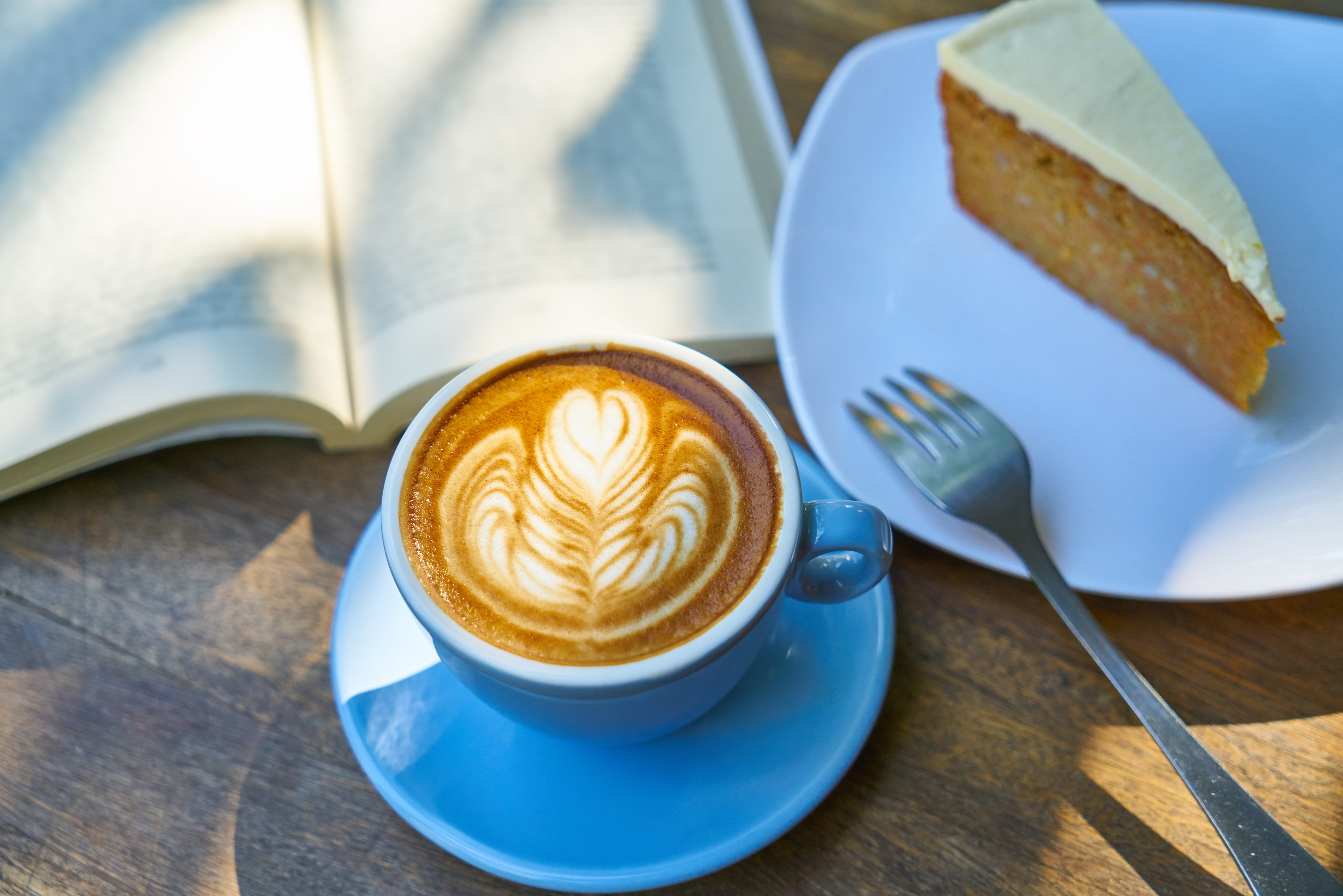 calories, relax, coffee cup, comfortable, sweet, food and drink, caffeine, latte, close-up, candy, cake, refreshment, light, solar, cup, drink, kitchen, HD Wallpaper